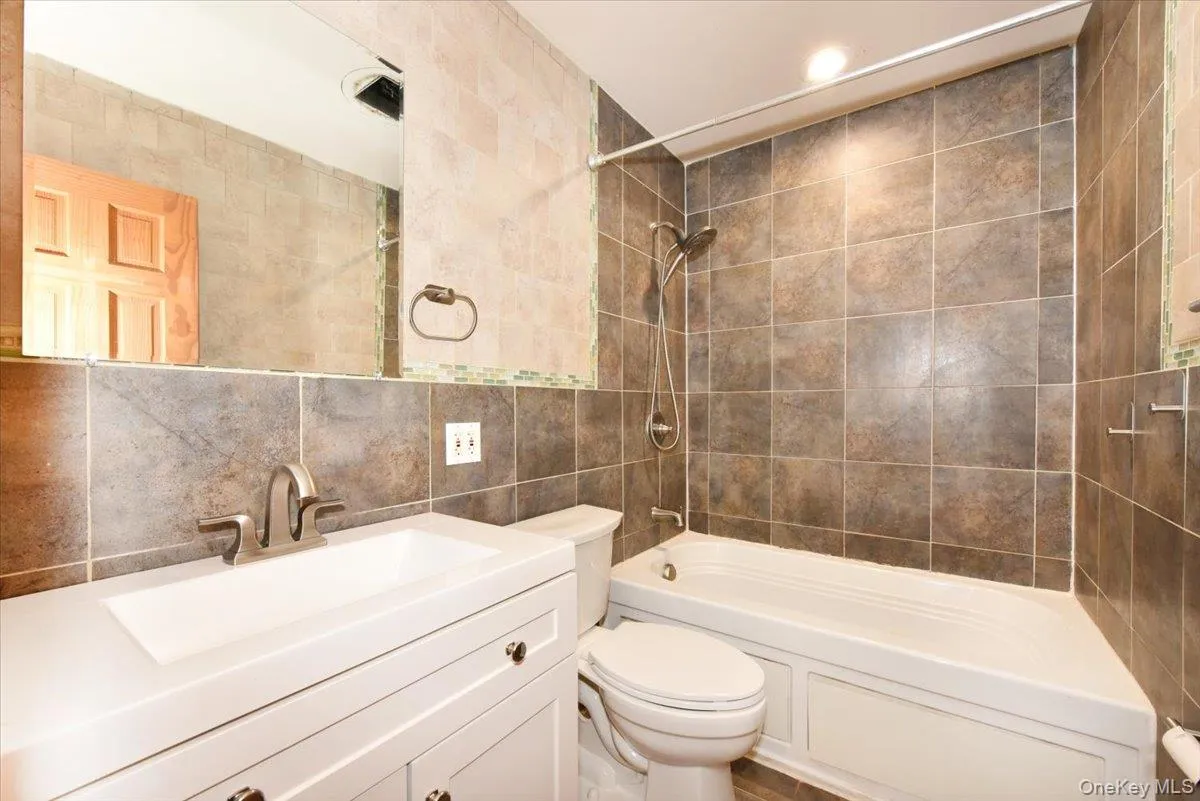 257 Maple Street, Oyster Bay, NY, 4 Bedrooms Bedrooms, 7 Rooms Rooms,1 BathroomBathrooms,Residential Lease,For Rent,Maple,0,1036279 257 Maple Street, Oyster Bay, NY, 4 Bedrooms Bedrooms, 7 Rooms Rooms,1 BathroomBathrooms,Residential Lease,For Rent,Maple,0,1036279