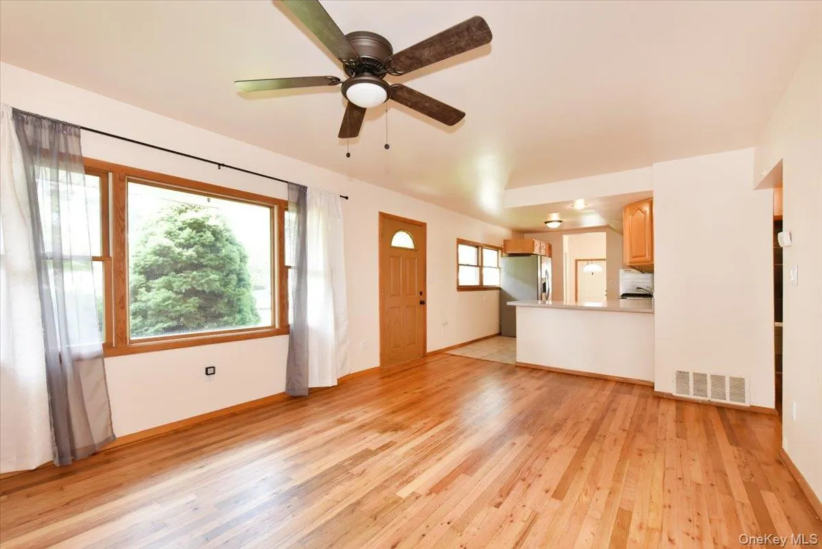 257 Maple Street, Oyster Bay, NY, 4 Bedrooms Bedrooms, 7 Rooms Rooms,1 BathroomBathrooms,Residential Lease,For Rent,Maple,0,1036279 257 Maple Street, Oyster Bay, NY, 4 Bedrooms Bedrooms, 7 Rooms Rooms,1 BathroomBathrooms,Residential Lease,For Rent,Maple,0,1036279