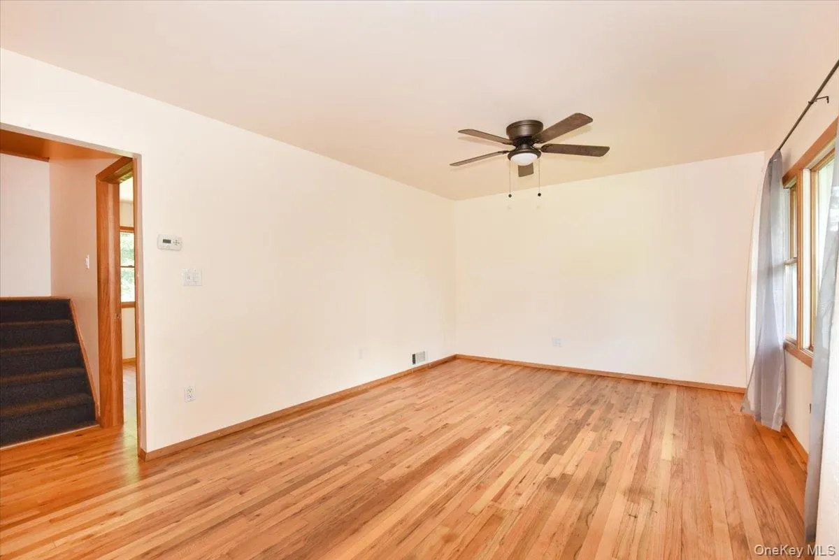 257 Maple Street, Oyster Bay, NY, 4 Bedrooms Bedrooms, 7 Rooms Rooms,1 BathroomBathrooms,Residential Lease,For Rent,Maple,0,1036279 257 Maple Street, Oyster Bay, NY, 4 Bedrooms Bedrooms, 7 Rooms Rooms,1 BathroomBathrooms,Residential Lease,For Rent,Maple,0,1036279