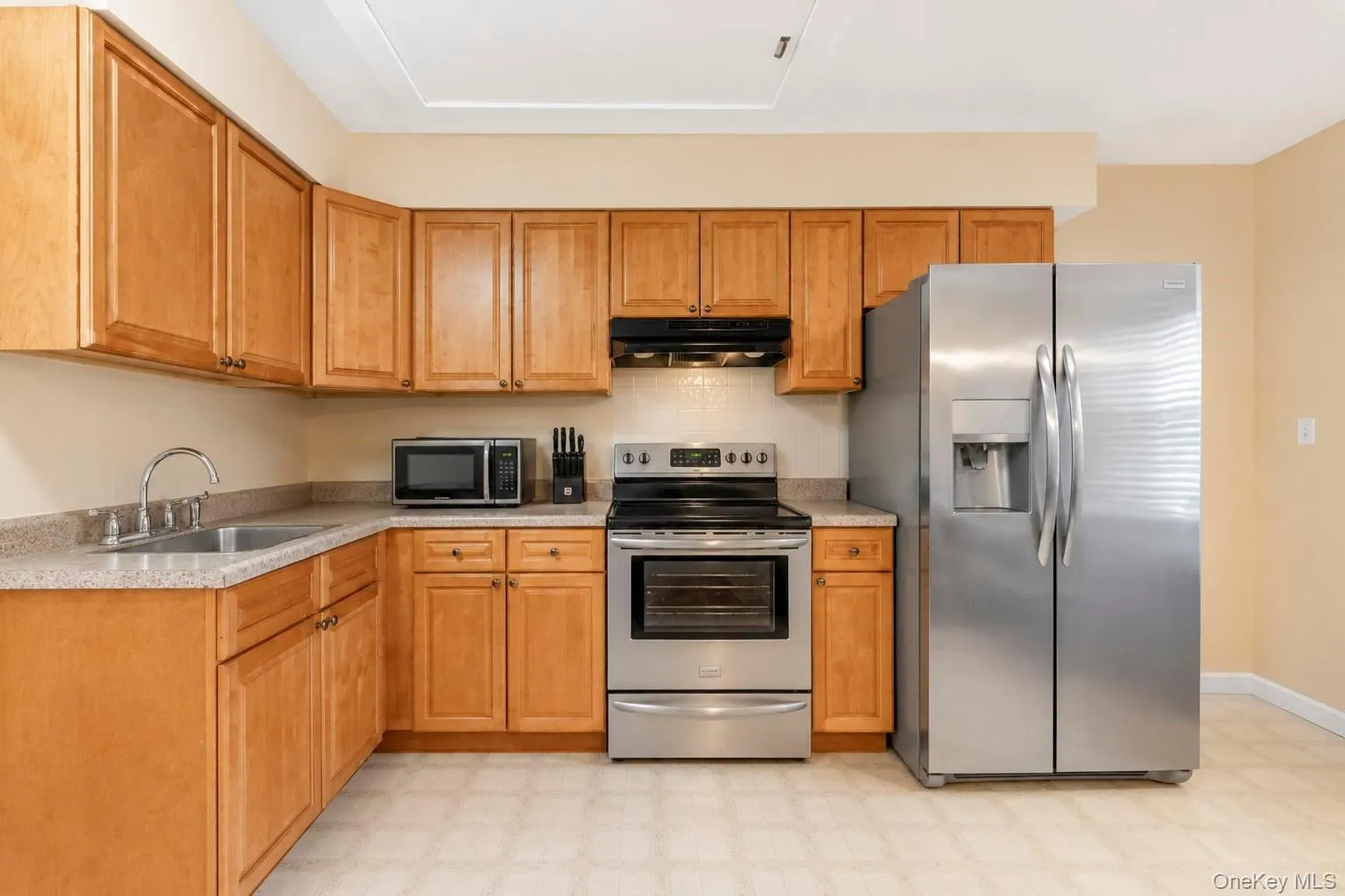 5 Reinhardt Court, Brookhaven, NY, 4 Bedrooms Bedrooms, 10 Rooms Rooms,3 BathroomsBathrooms,Residential,For Rent,Reinhardt,0,1036280 5 Reinhardt Court, Brookhaven, NY, 4 Bedrooms Bedrooms, 10 Rooms Rooms,3 BathroomsBathrooms,Residential,For Rent,Reinhardt,0,1036280