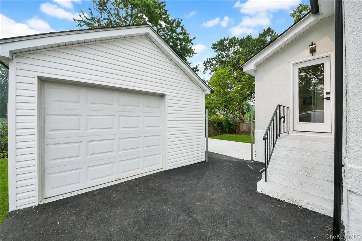 81 Ridge Road, Yonkers, NY, 4 Bedrooms Bedrooms, 8 Rooms Rooms,3 BathroomsBathrooms,Residential,For Rent,Ridge,0,1036289 81 Ridge Road, Yonkers, NY, 4 Bedrooms Bedrooms, 8 Rooms Rooms,3 BathroomsBathrooms,Residential,For Rent,Ridge,0,1036289
