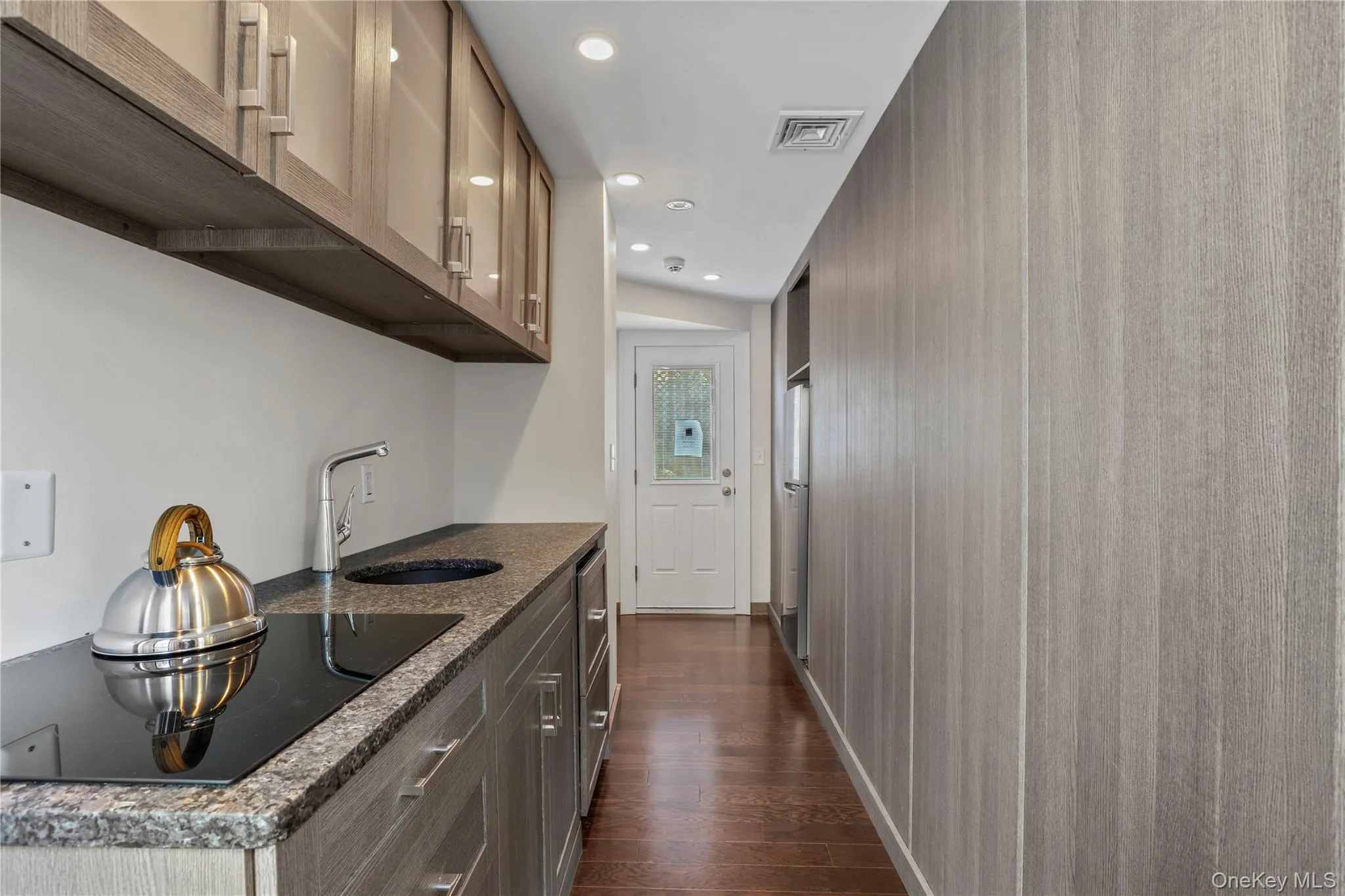 753 Warburton Avenue, Yonkers, NY, 1 Bedroom Bedrooms, 4 Rooms Rooms,1 BathroomBathrooms,Residential Lease,For Rent,Warburton,0,1036291 753 Warburton Avenue, Yonkers, NY, 1 Bedroom Bedrooms, 4 Rooms Rooms,1 BathroomBathrooms,Residential Lease,For Rent,Warburton,0,1036291