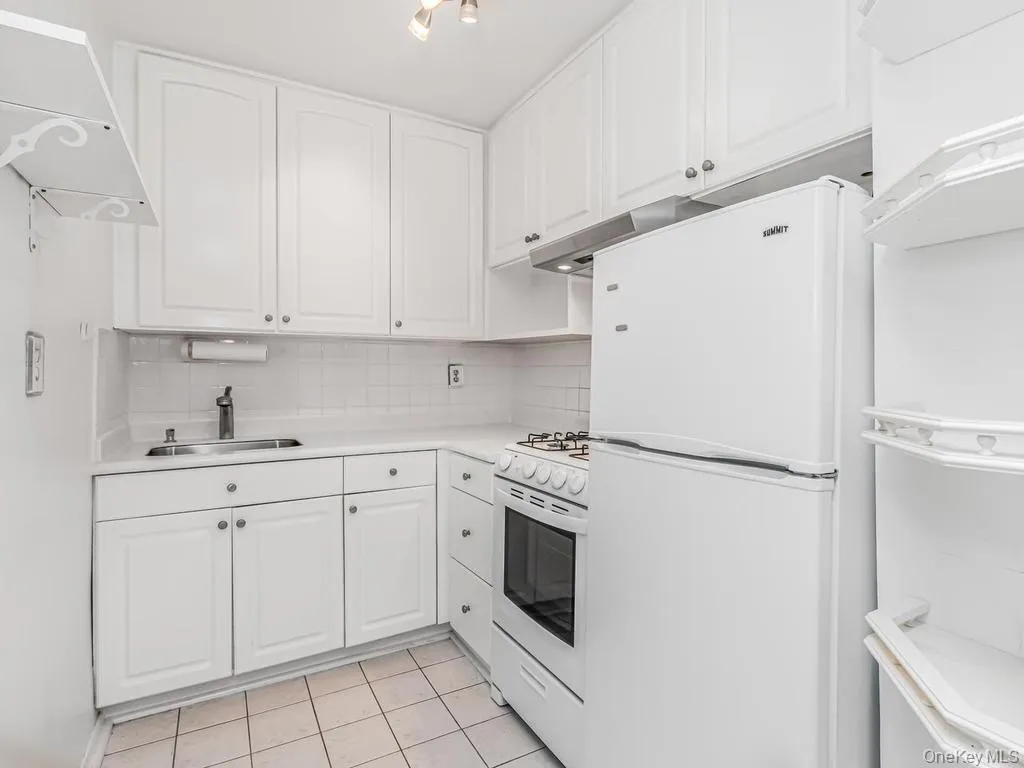 Bright white kitchen Bright white kitchen