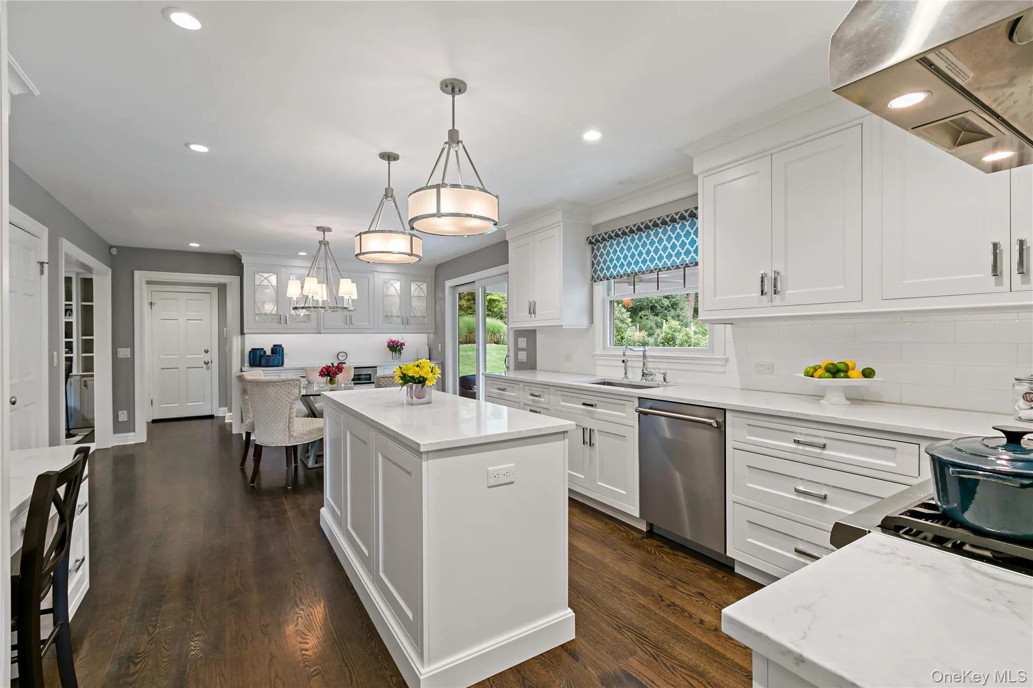 Kitchen Flows to the Family Room as well as the Dining Room, Living Room and Covered Porch Kitchen Flows to the Family Room as well as the Dining Room, Living Room and Covered Porch