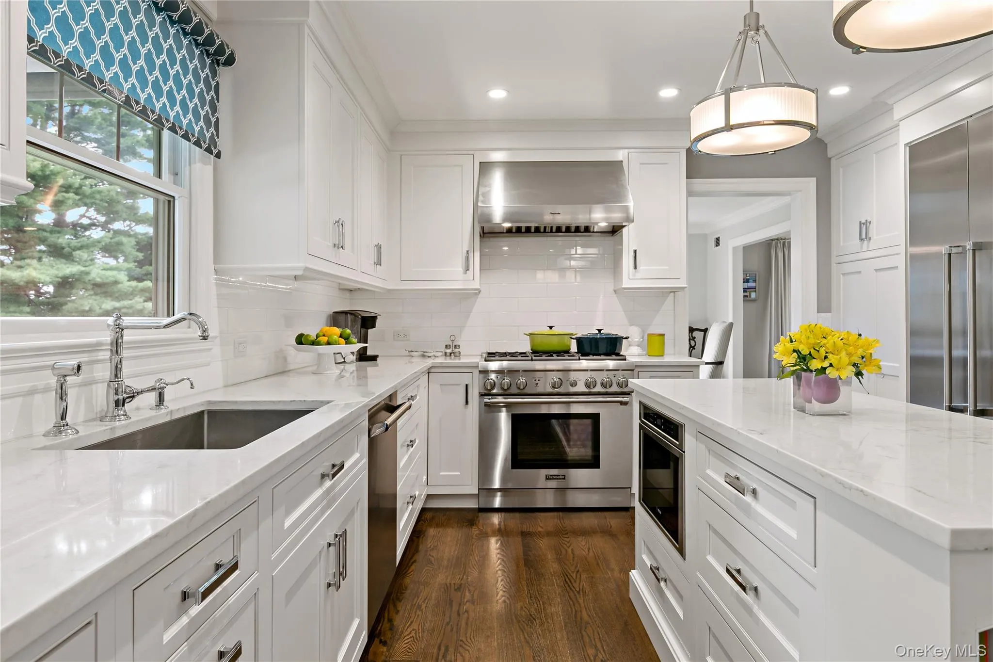 Stainless Steel Appliances with a Gas Range Stainless Steel Appliances with a Gas Range