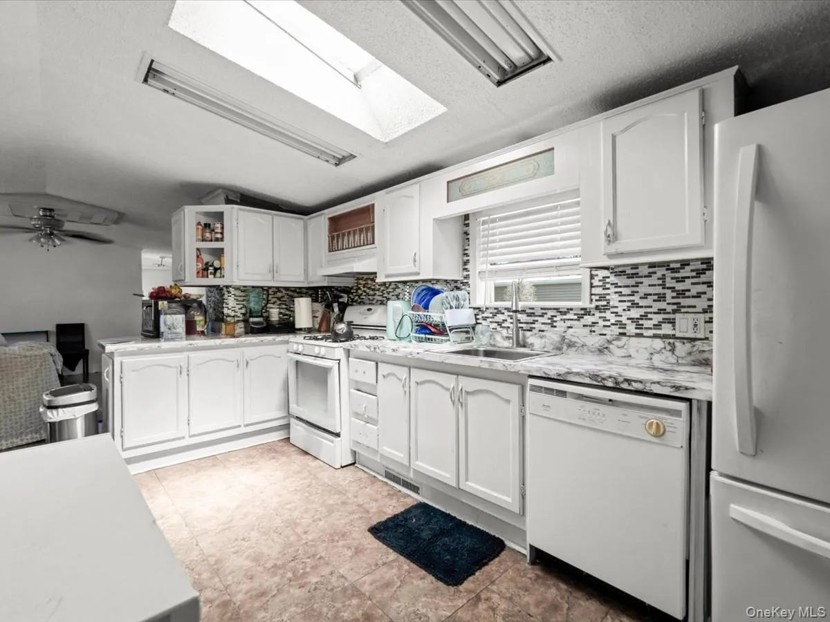 13 Mindy Lane, Islip, NY, 2 Bedrooms Bedrooms, 5 Rooms Rooms,2 BathroomsBathrooms,Residential,For Rent,Mindy Lane,0,1036313 13 Mindy Lane, Islip, NY, 2 Bedrooms Bedrooms, 5 Rooms Rooms,2 BathroomsBathrooms,Residential,For Rent,Mindy Lane,0,1036313
