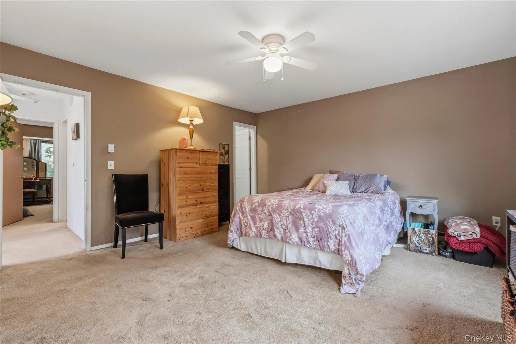 Spacious and bright-primary bedroom Spacious and bright-primary bedroom