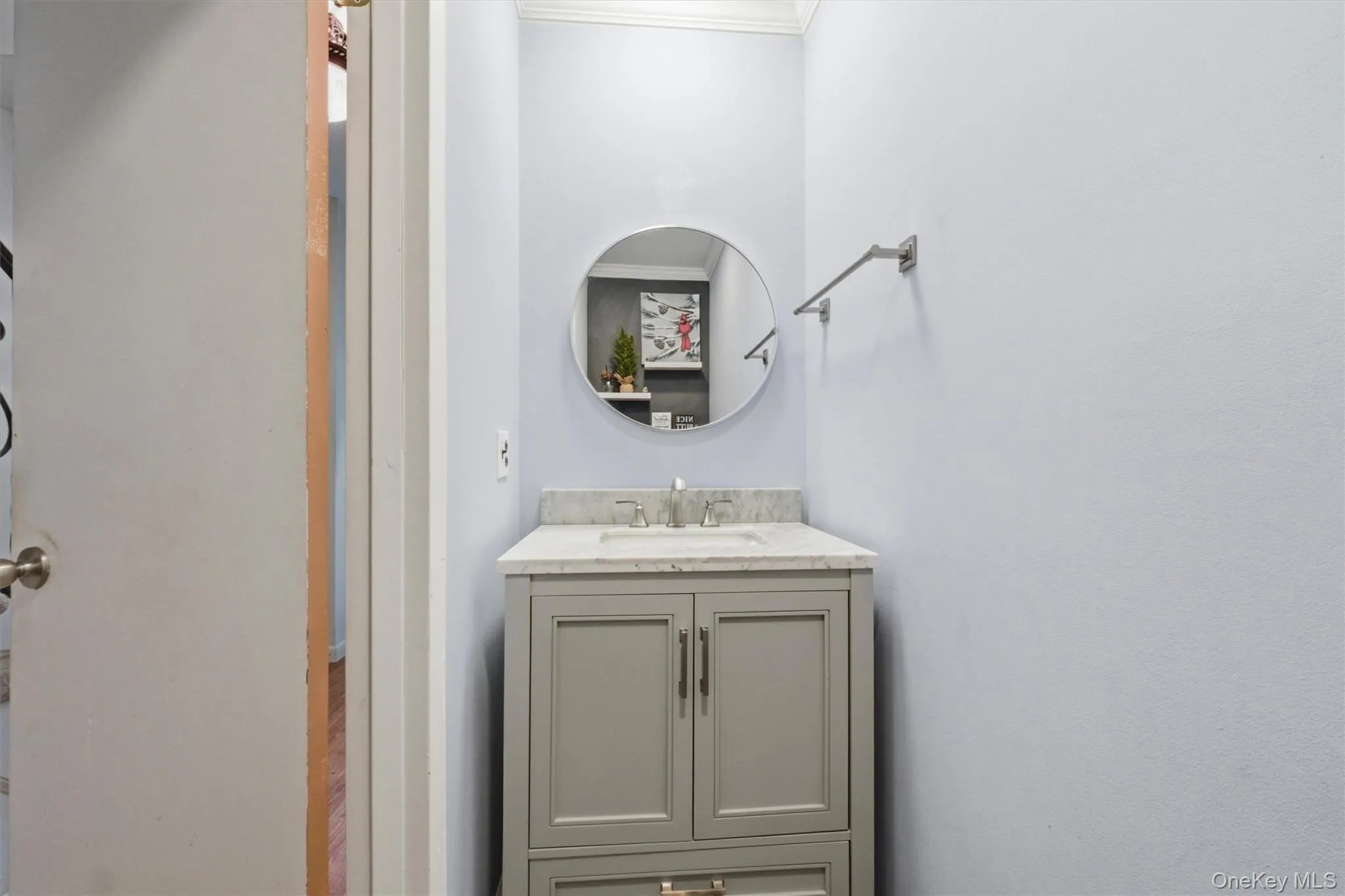 Clean and bright-powder room Clean and bright-powder room