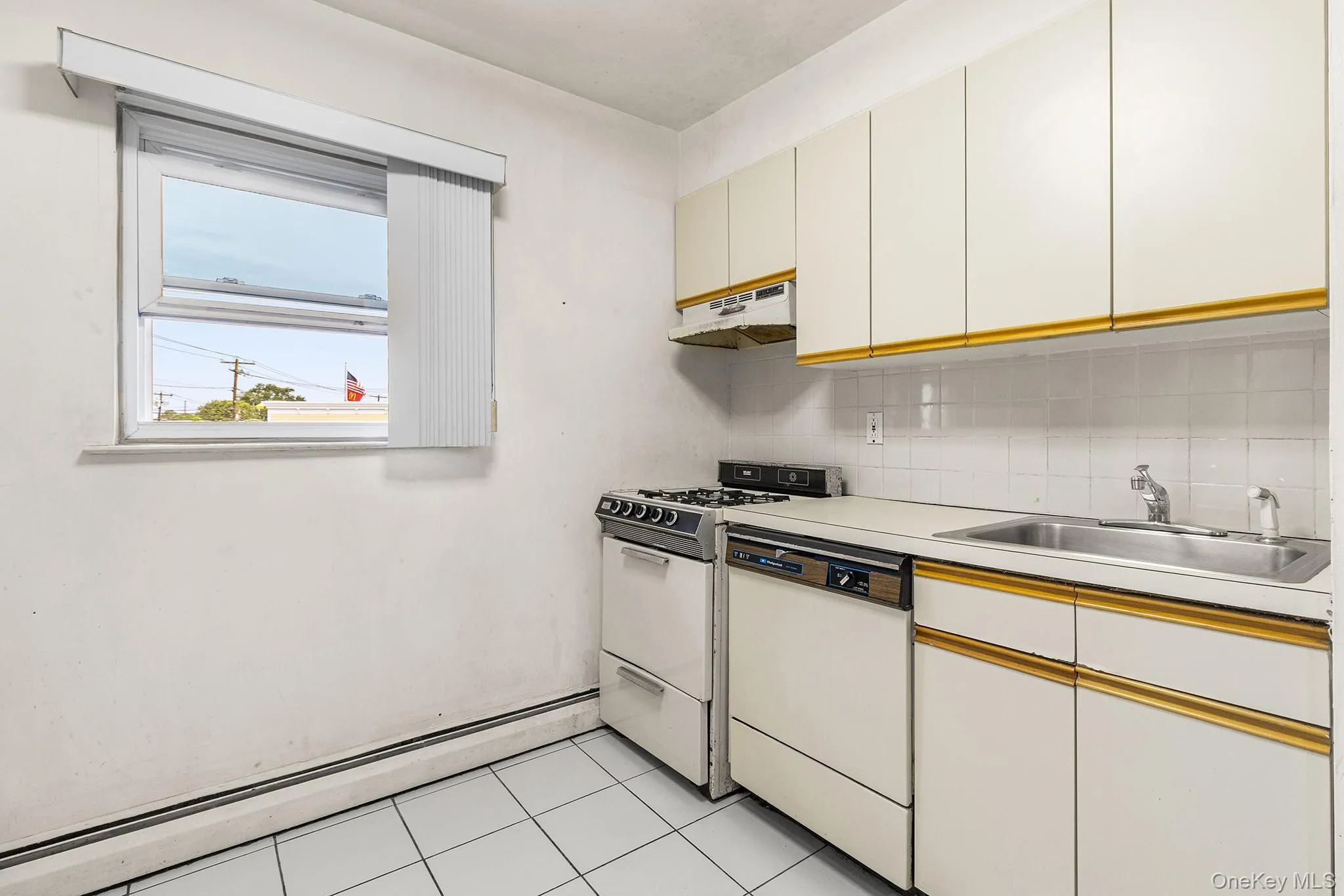 490 Main Street, Oyster Bay, NY, 1 Bedroom Bedrooms, 4 Rooms Rooms,1 BathroomBathrooms,Residential,For Rent,Main,0,1036320 490 Main Street, Oyster Bay, NY, 1 Bedroom Bedrooms, 4 Rooms Rooms,1 BathroomBathrooms,Residential,For Rent,Main,0,1036320