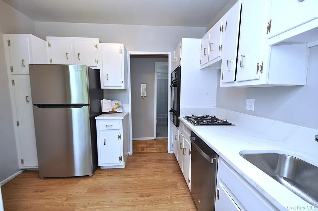 The eat-in kitchen has Quartz counters, stainless steel appliances and plenty of cabinets for storage. There is a window for fresh air and natural light. The eat-in kitchen has Quartz counters, stainless steel appliances and plenty of cabinets for storage. There is a window for fresh air and natural light.