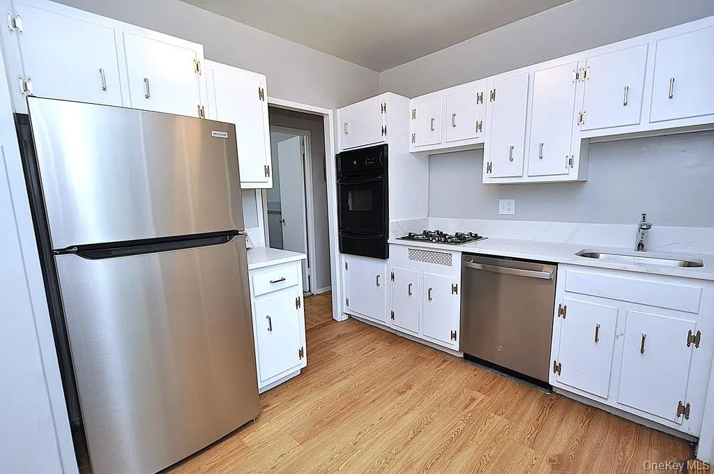 The eat-in kitchen has Quartz counters, stainless steel appliances and plenty of cabinets for storage. There is a window for fresh air and natural light. The eat-in kitchen has Quartz counters, stainless steel appliances and plenty of cabinets for storage. There is a window for fresh air and natural light.