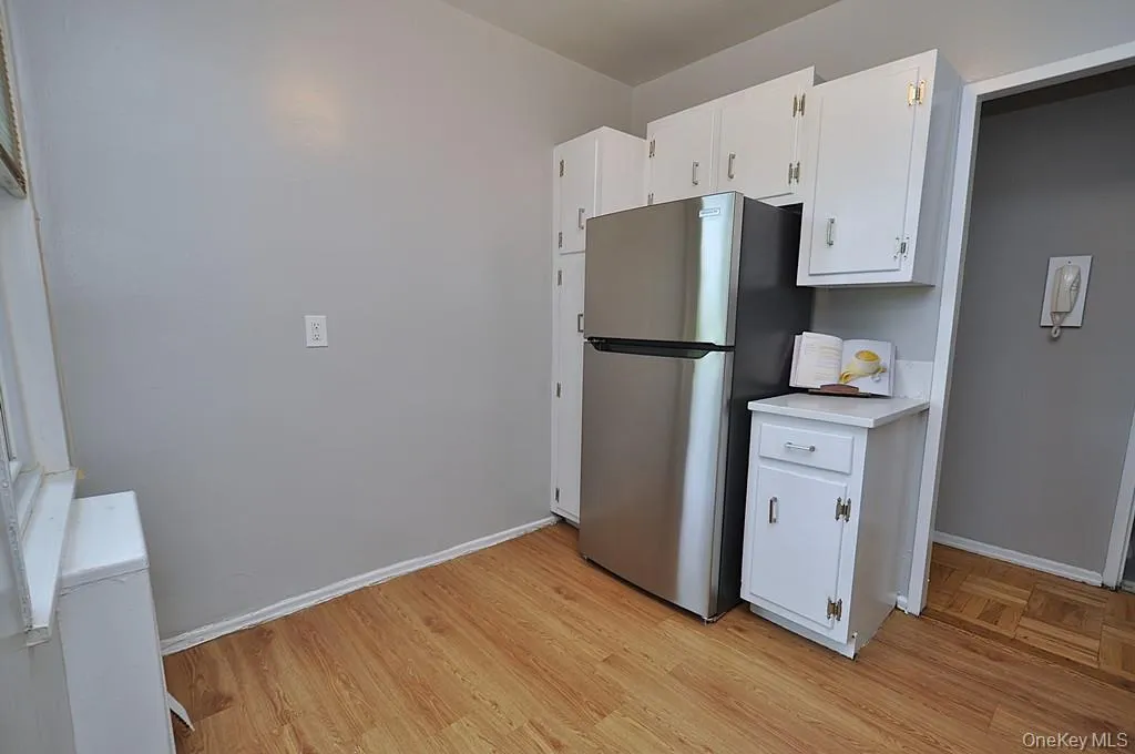 The eat-in kitchen has Quartz counters, stainless steel appliances and plenty of cabinets for storage. There is a window for fresh air and natural light. The eat-in kitchen has Quartz counters, stainless steel appliances and plenty of cabinets for storage. There is a window for fresh air and natural light.