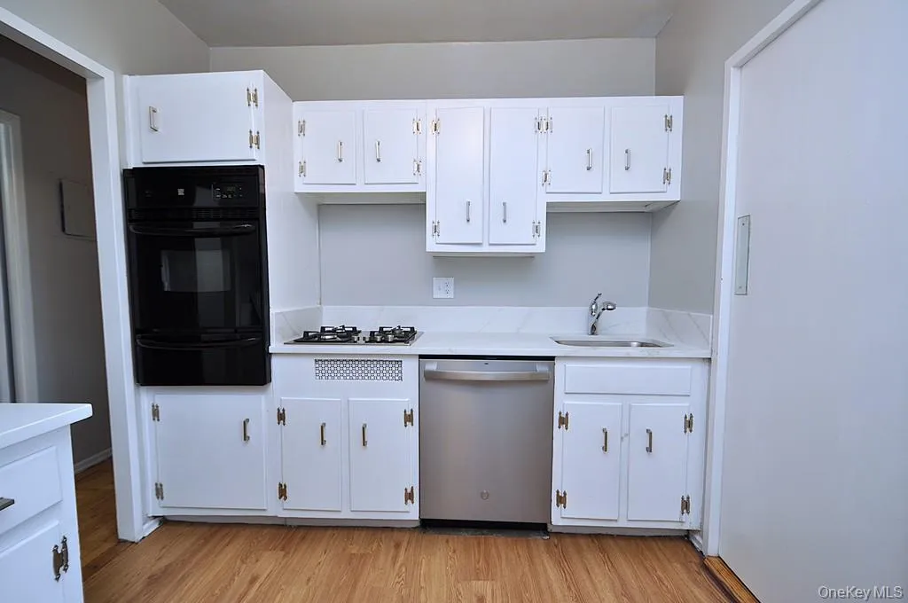 The eat-in kitchen has Quartz counters, stainless steel appliances and plenty of cabinets for storage. There is a window for fresh air and natural light. The eat-in kitchen has Quartz counters, stainless steel appliances and plenty of cabinets for storage. There is a window for fresh air and natural light.