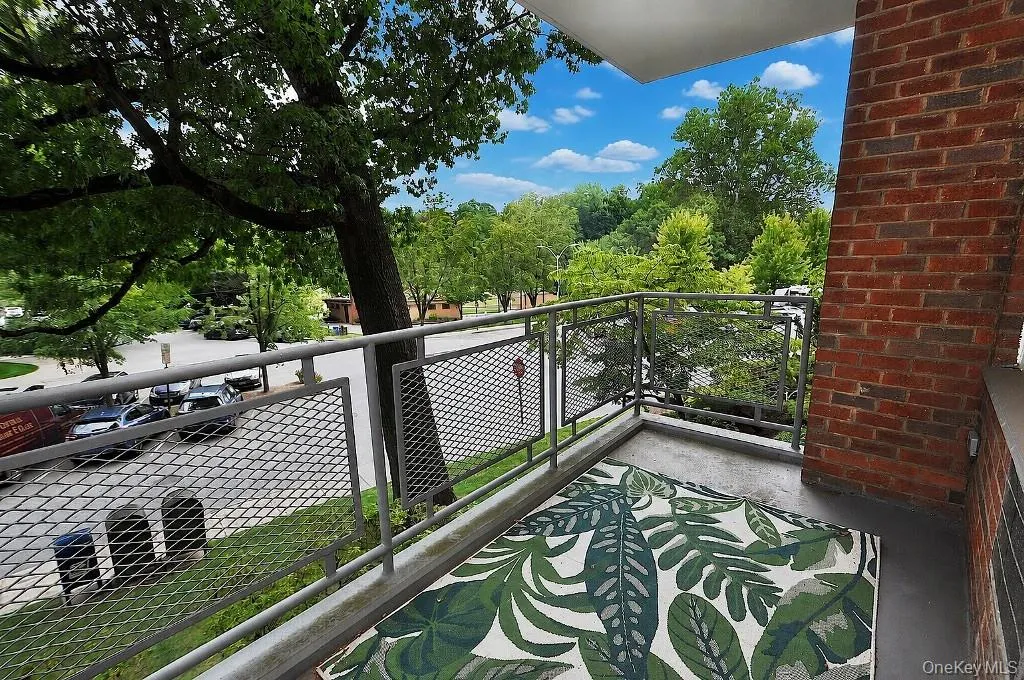 Private Balcony overlooks tree lined Garth Room. The balcony is a great place to have breakfast, relax with friends or just enjoy the outdoors. The balcony is approx. 11"-11" x 5'-6". Private Balcony overlooks tree lined Garth Room. The balcony is a great place to have breakfast, relax with friends or just enjoy the outdoors. The balcony is approx. 11"-11" x 5'-6".
