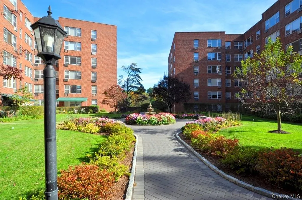 Garth Manor is a doorman building with an elegant lobby, manicured courtyard, laundry on every floor and is made up of three buildings (Andover, Bristol and Cambridge). Garth Manor has new elevators, renovated lobby and public area including the center courtyard. Many of the apartments even have their own patio or balcony. Garth Manor is a doorman building with an elegant lobby, manicured courtyard, laundry on every floor and is made up of three buildings (Andover, Bristol and Cambridge). Garth Manor has new elevators, renovated lobby and public area including the center courtyard. Many of the apartments even have their own patio or balcony.