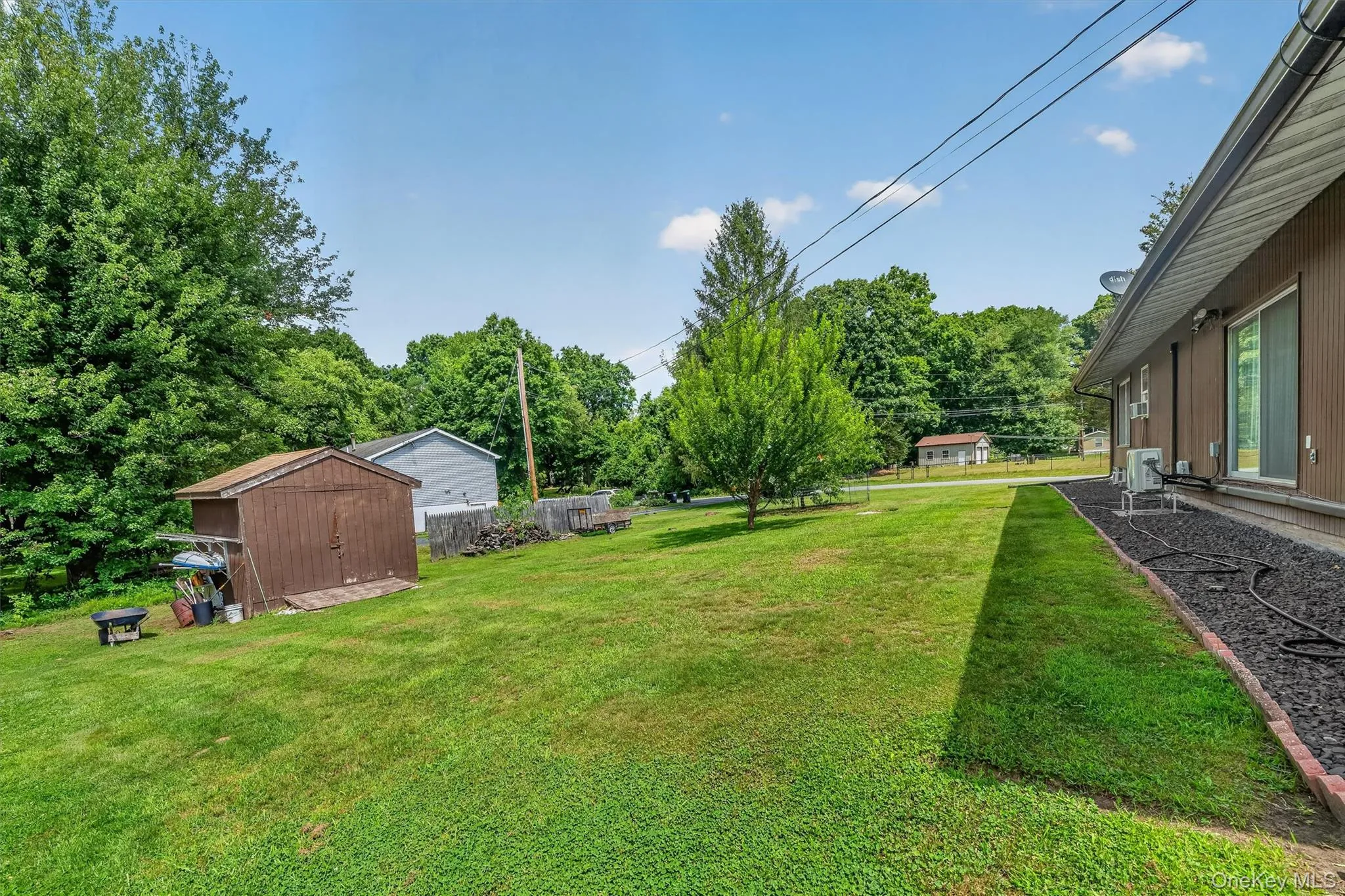 Ample yard space Ample yard space