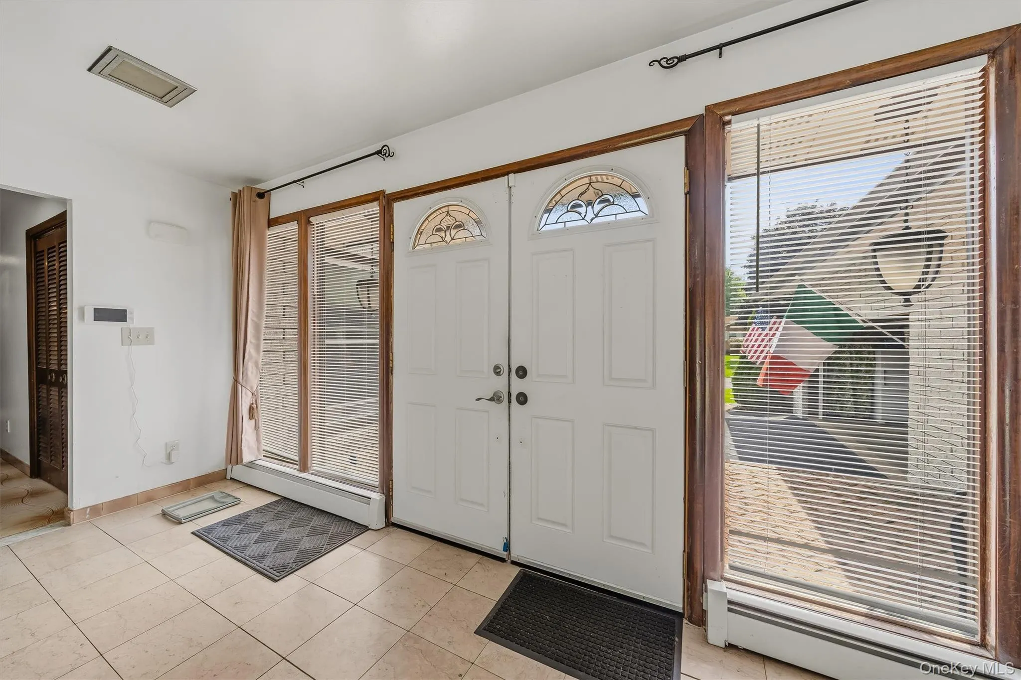Foyer/front entryway Foyer/front entryway