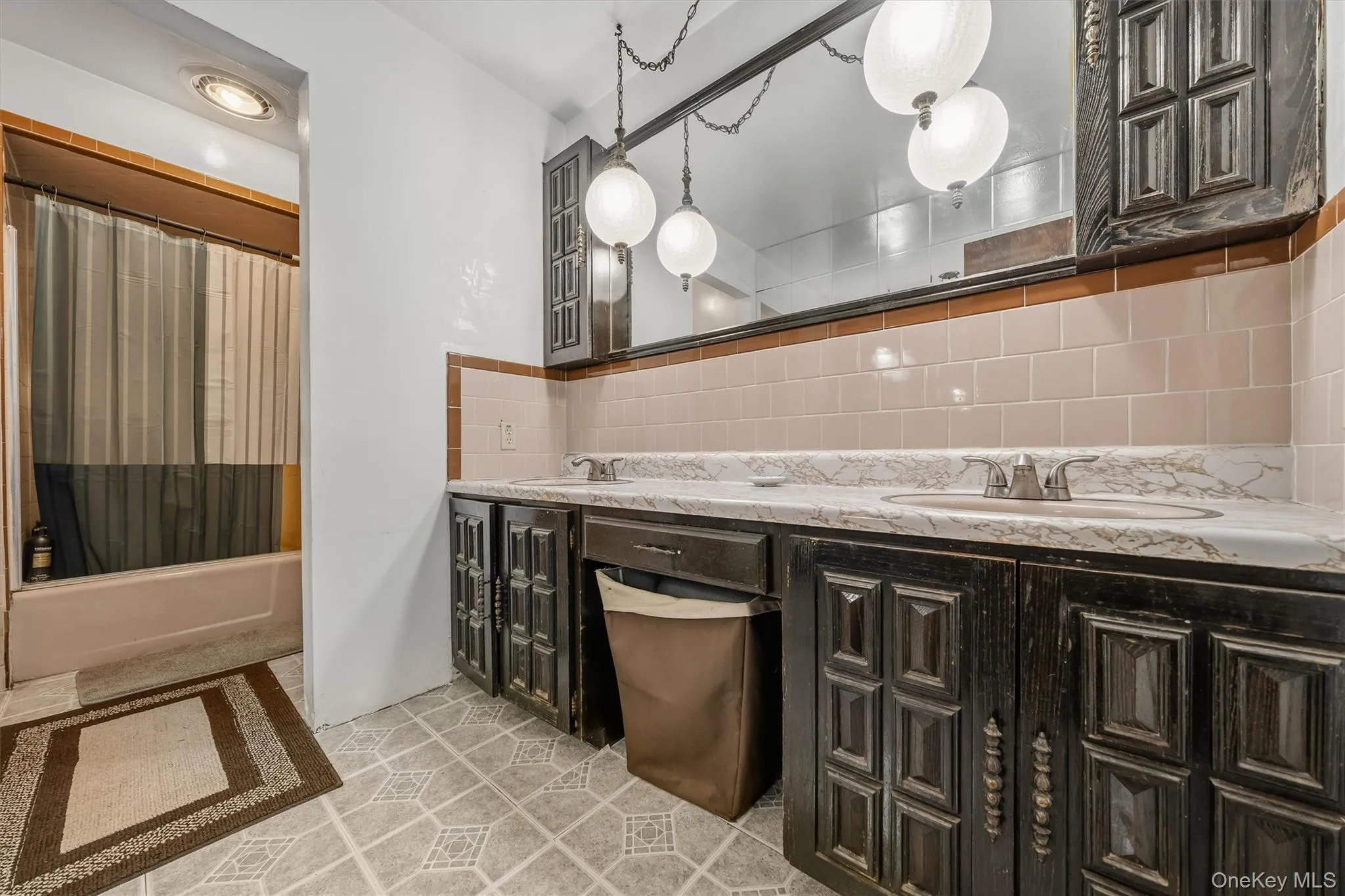 Large main bathroom Large main bathroom