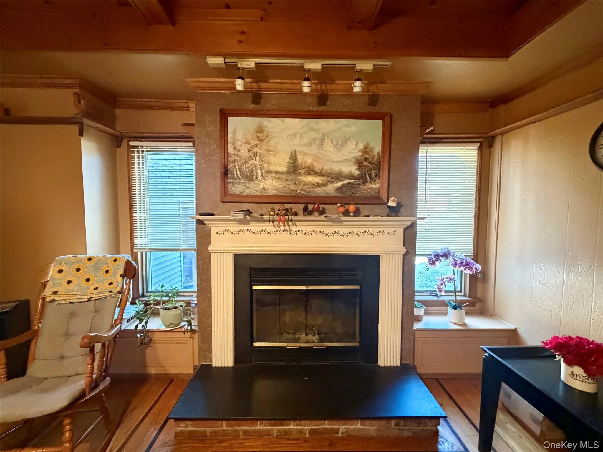 Wood Fire Place with decorative mantel Wood Fire Place with decorative mantel