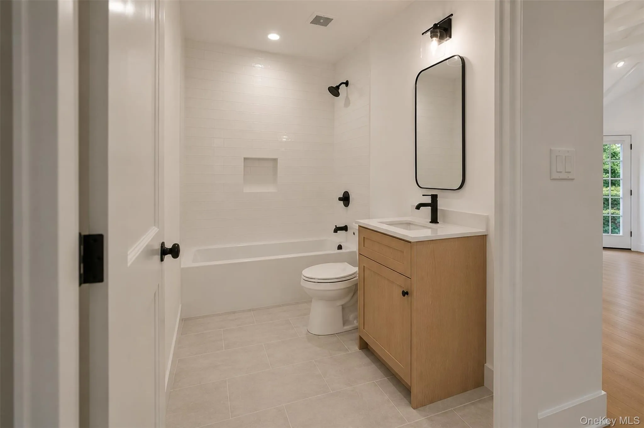 RENDERING/ middle bathroom to look similar RENDERING/ middle bathroom to look similar