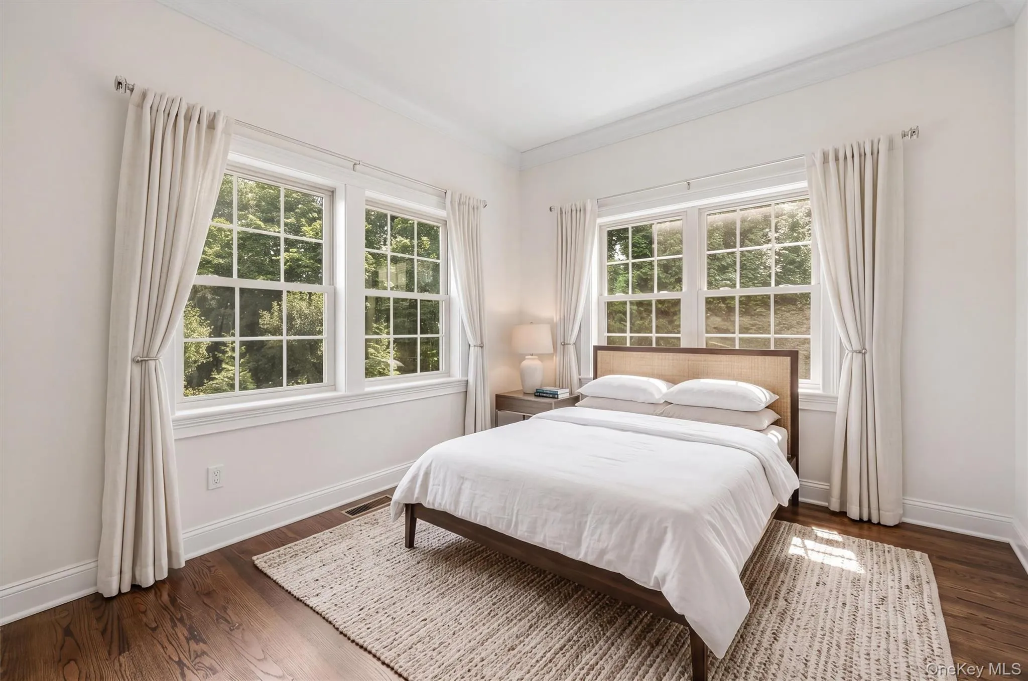 Den/Office/Bedroom - Virtually Staged Den/Office/Bedroom - Virtually Staged