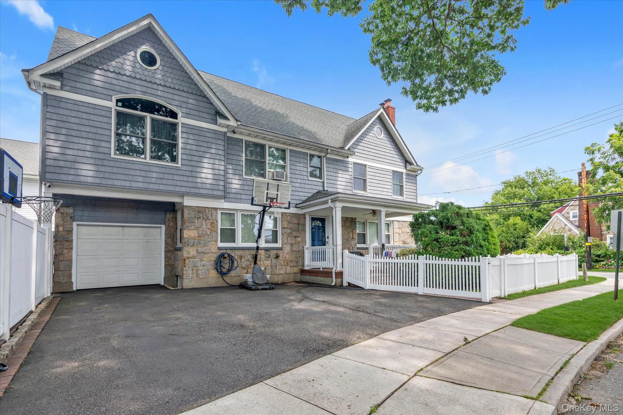 1 Windsor Place, Hempstead, NY, 6 Bedrooms Bedrooms, 10 Rooms Rooms,3 BathroomsBathrooms,Residential,For Rent,Windsor,0,1036351 1 Windsor Place, Hempstead, NY, 6 Bedrooms Bedrooms, 10 Rooms Rooms,3 BathroomsBathrooms,Residential,For Rent,Windsor,0,1036351