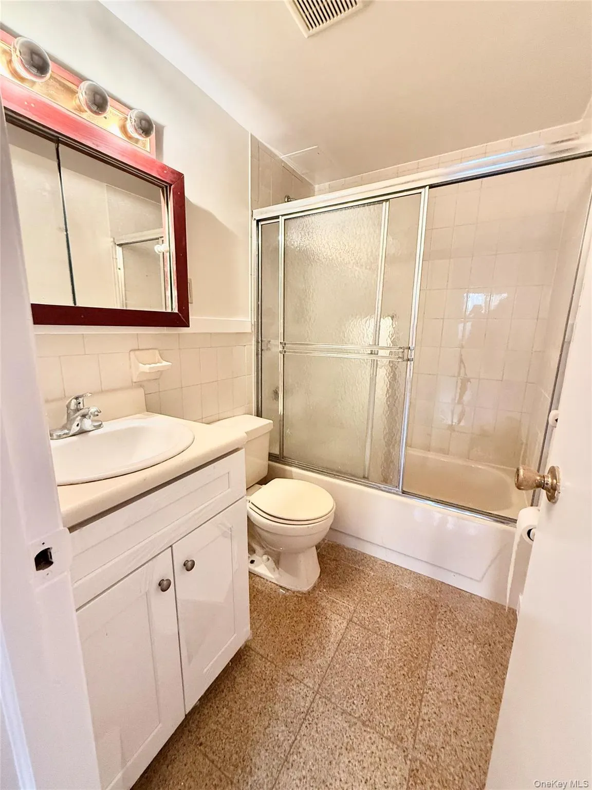 37-30 103rd Street, New York, NY, 2 Bedrooms Bedrooms, 5 Rooms Rooms,2 BathroomsBathrooms,Residential,For Rent,103rd,0,1036353 37-30 103rd Street, New York, NY, 2 Bedrooms Bedrooms, 5 Rooms Rooms,2 BathroomsBathrooms,Residential,For Rent,103rd,0,1036353