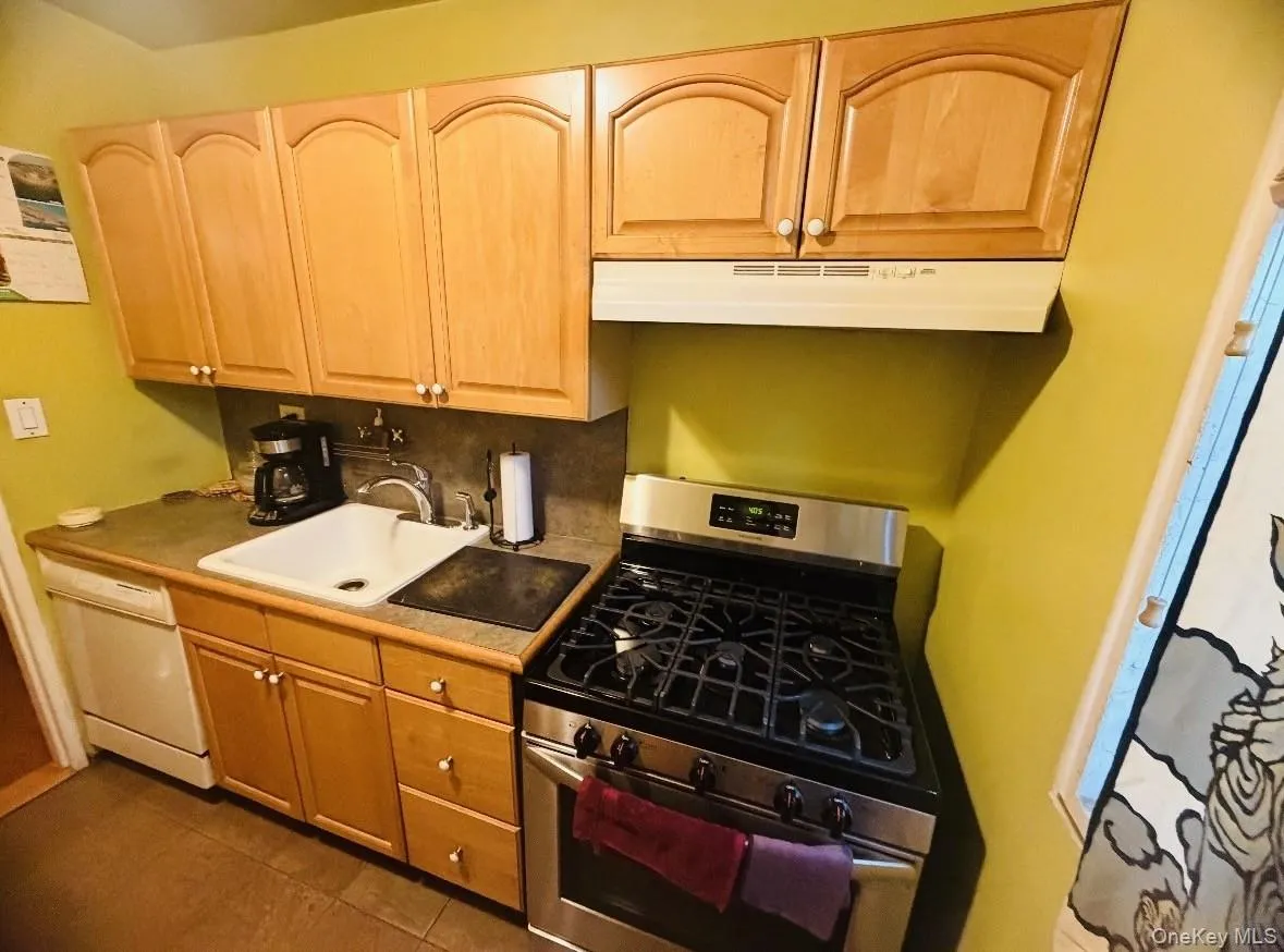 139-15 83rd Avenue, New York, NY, 1 Bedroom Bedrooms, 3 Rooms Rooms,1 BathroomBathrooms,Residential,For Rent,83rd,0,1036355 139-15 83rd Avenue, New York, NY, 1 Bedroom Bedrooms, 3 Rooms Rooms,1 BathroomBathrooms,Residential,For Rent,83rd,0,1036355