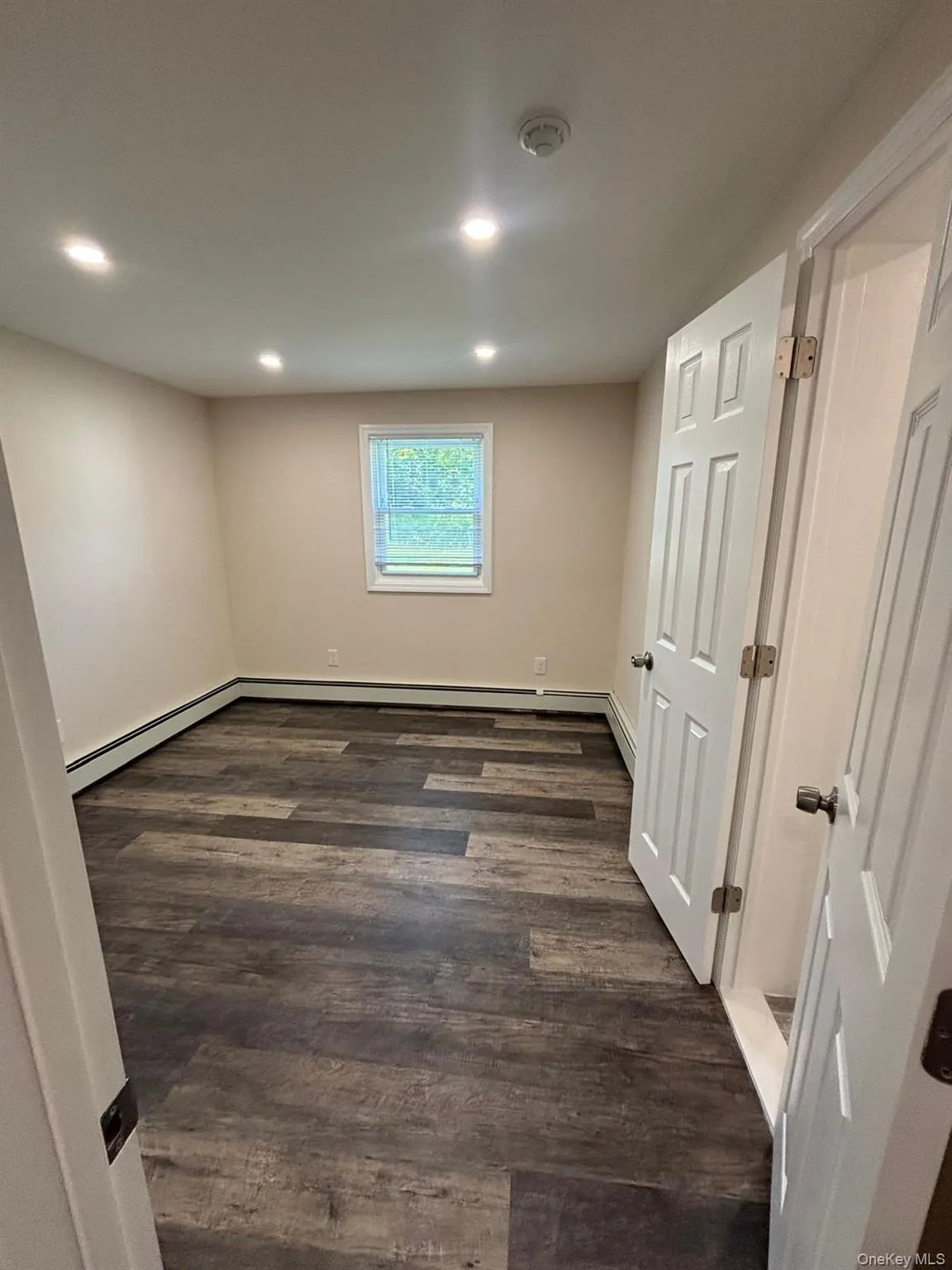16 Bellport Street, Brookhaven, NY, 1 Bedroom Bedrooms, 2 Rooms Rooms,1 BathroomBathrooms,Residential Lease,For Rent,Bellport Street,0,1036358 16 Bellport Street, Brookhaven, NY, 1 Bedroom Bedrooms, 2 Rooms Rooms,1 BathroomBathrooms,Residential Lease,For Rent,Bellport Street,0,1036358