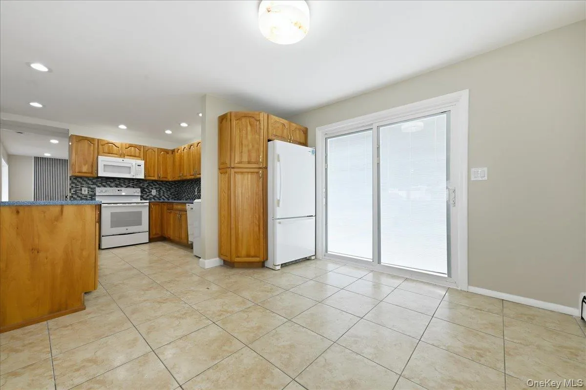 14 Crest Lane, Hempstead, NY, 5 Bedrooms Bedrooms, 9 Rooms Rooms,2 BathroomsBathrooms,Residential,For Rent,Crest,0,1036360 14 Crest Lane, Hempstead, NY, 5 Bedrooms Bedrooms, 9 Rooms Rooms,2 BathroomsBathrooms,Residential,For Rent,Crest,0,1036360