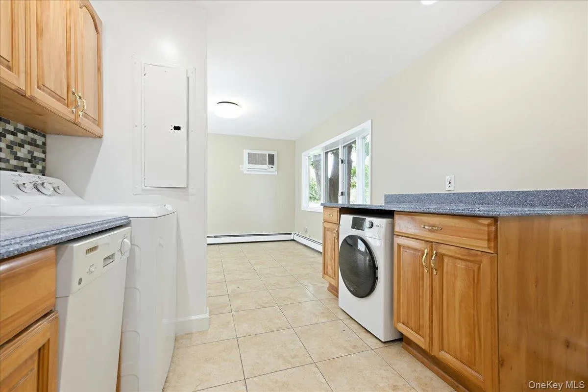 14 Crest Lane, Hempstead, NY, 5 Bedrooms Bedrooms, 9 Rooms Rooms,2 BathroomsBathrooms,Residential,For Rent,Crest,0,1036360 14 Crest Lane, Hempstead, NY, 5 Bedrooms Bedrooms, 9 Rooms Rooms,2 BathroomsBathrooms,Residential,For Rent,Crest,0,1036360