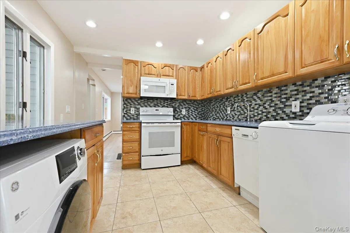 14 Crest Lane, Hempstead, NY, 5 Bedrooms Bedrooms, 9 Rooms Rooms,2 BathroomsBathrooms,Residential,For Rent,Crest,0,1036360 14 Crest Lane, Hempstead, NY, 5 Bedrooms Bedrooms, 9 Rooms Rooms,2 BathroomsBathrooms,Residential,For Rent,Crest,0,1036360