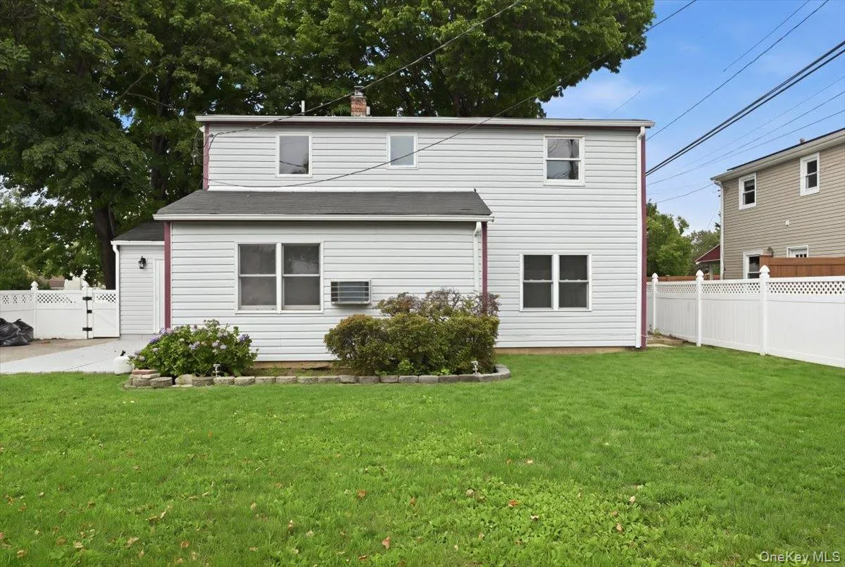 14 Crest Lane, Hempstead, NY, 5 Bedrooms Bedrooms, 9 Rooms Rooms,2 BathroomsBathrooms,Residential,For Rent,Crest,0,1036360 14 Crest Lane, Hempstead, NY, 5 Bedrooms Bedrooms, 9 Rooms Rooms,2 BathroomsBathrooms,Residential,For Rent,Crest,0,1036360