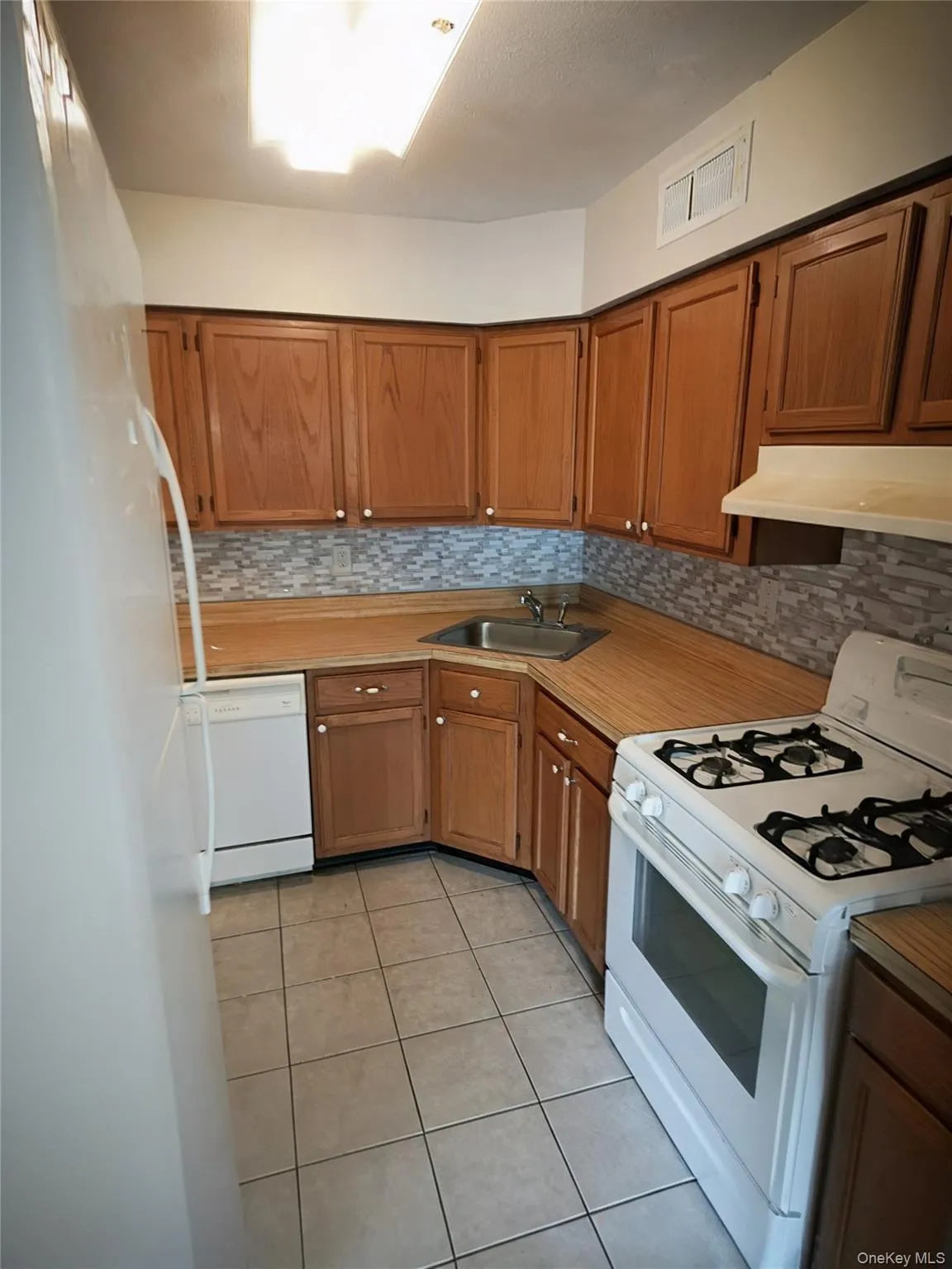 349 Artist Lake Drive, Brookhaven, NY, 2 Bedrooms Bedrooms, 5 Rooms Rooms,1 BathroomBathrooms,Residential,For Rent,Artist Lake,0,1036361 349 Artist Lake Drive, Brookhaven, NY, 2 Bedrooms Bedrooms, 5 Rooms Rooms,1 BathroomBathrooms,Residential,For Rent,Artist Lake,0,1036361
