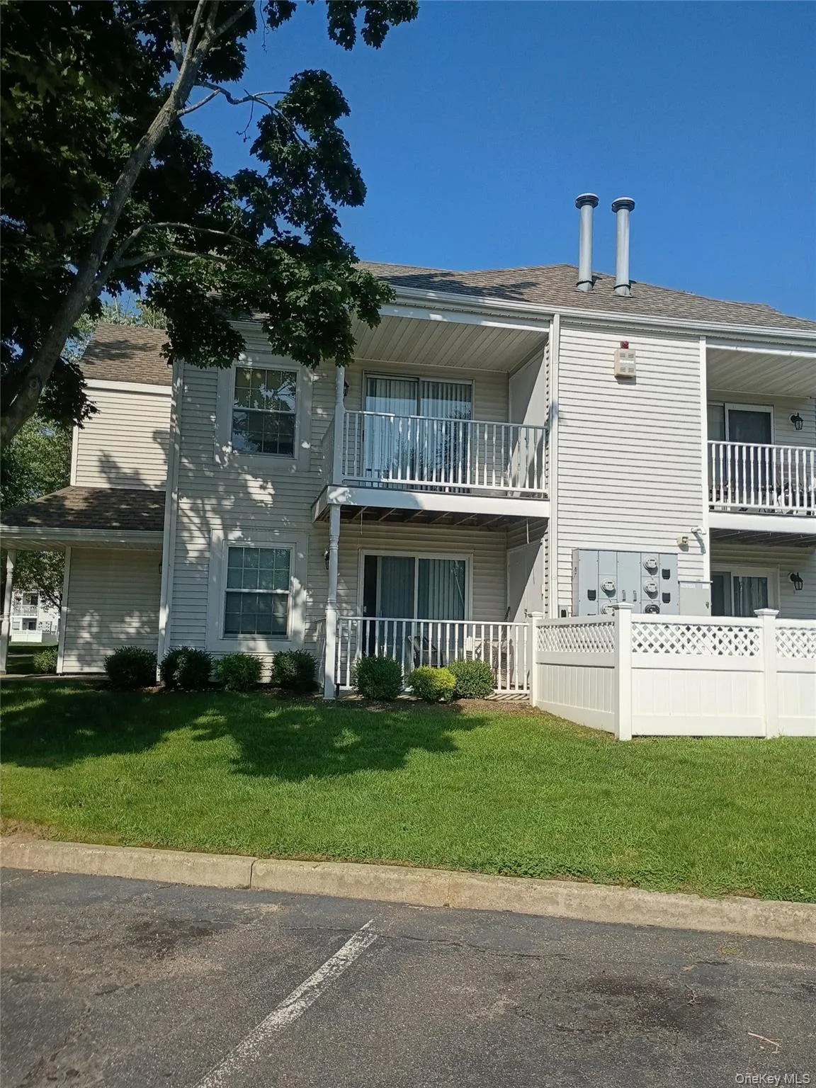 Corner end unit, close to parking, trex deck Corner end unit, close to parking, trex deck