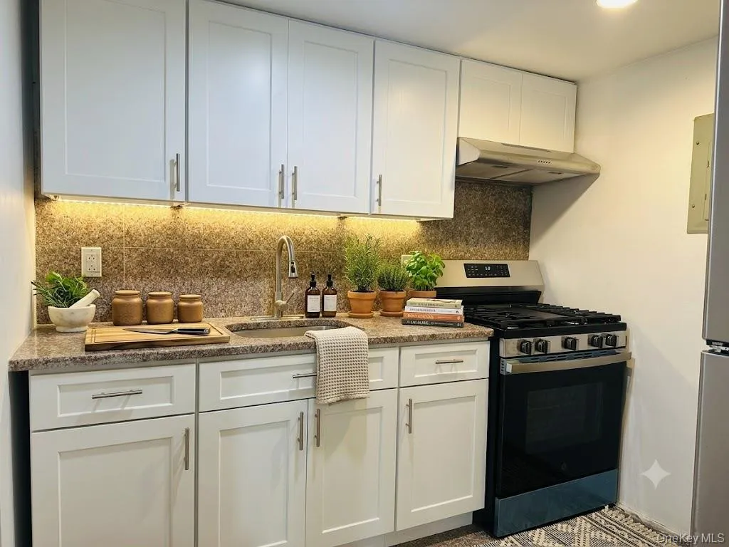 10009 39th Avenue, New York, NY, 2 Bedrooms Bedrooms, 4 Rooms Rooms,2 BathroomsBathrooms,Residential Lease,For Rent,39th,0,1036364 10009 39th Avenue, New York, NY, 2 Bedrooms Bedrooms, 4 Rooms Rooms,2 BathroomsBathrooms,Residential Lease,For Rent,39th,0,1036364