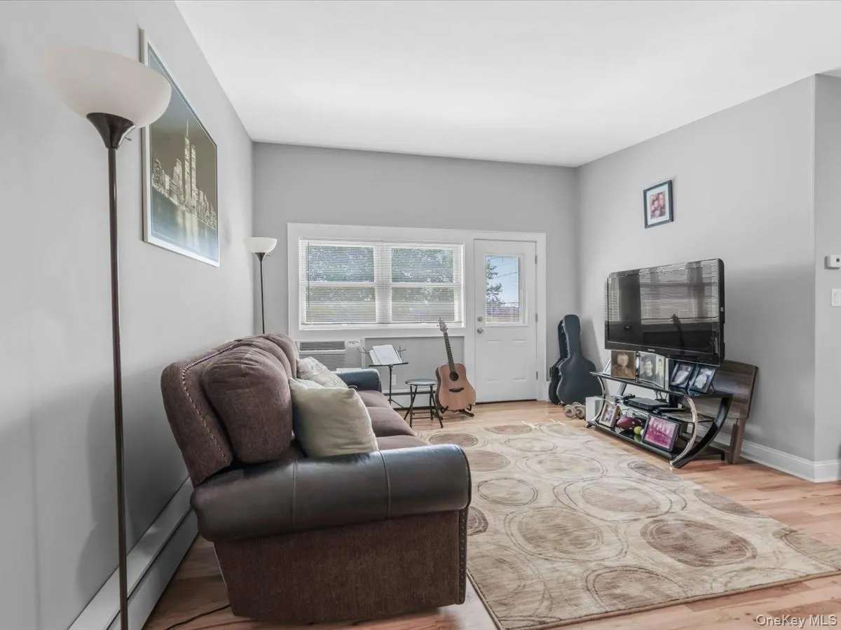 4 Rose Street, Hempstead, NY, 1 Bedroom Bedrooms, 3 Rooms Rooms,1 BathroomBathrooms,Residential,For Rent,Rose,0,1036366 4 Rose Street, Hempstead, NY, 1 Bedroom Bedrooms, 3 Rooms Rooms,1 BathroomBathrooms,Residential,For Rent,Rose,0,1036366