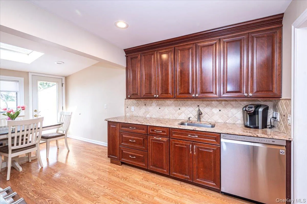 38 Colony Lane, Oyster Bay, NY, 3 Bedrooms Bedrooms, 6 Rooms Rooms,2 BathroomsBathrooms,Residential,For Rent,Colony,0,1036380 38 Colony Lane, Oyster Bay, NY, 3 Bedrooms Bedrooms, 6 Rooms Rooms,2 BathroomsBathrooms,Residential,For Rent,Colony,0,1036380