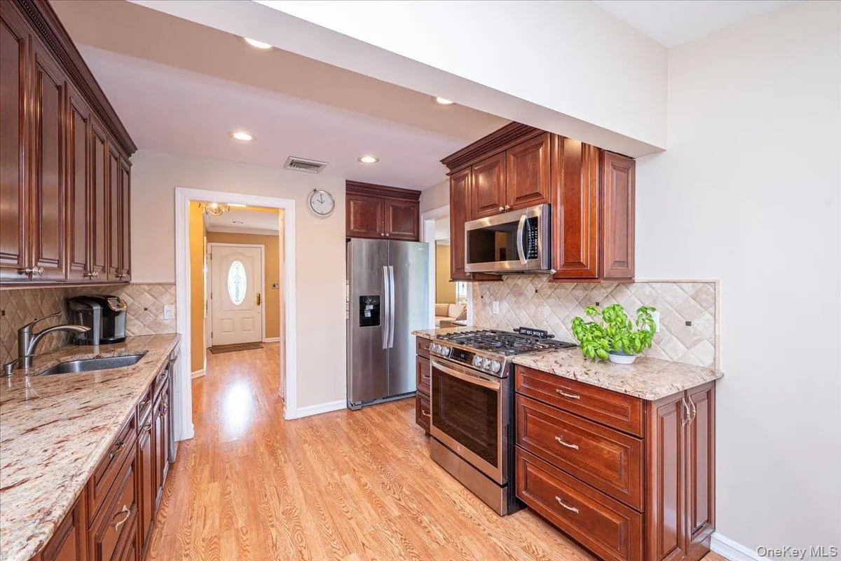 38 Colony Lane, Oyster Bay, NY, 3 Bedrooms Bedrooms, 6 Rooms Rooms,2 BathroomsBathrooms,Residential,For Rent,Colony,0,1036380 38 Colony Lane, Oyster Bay, NY, 3 Bedrooms Bedrooms, 6 Rooms Rooms,2 BathroomsBathrooms,Residential,For Rent,Colony,0,1036380
