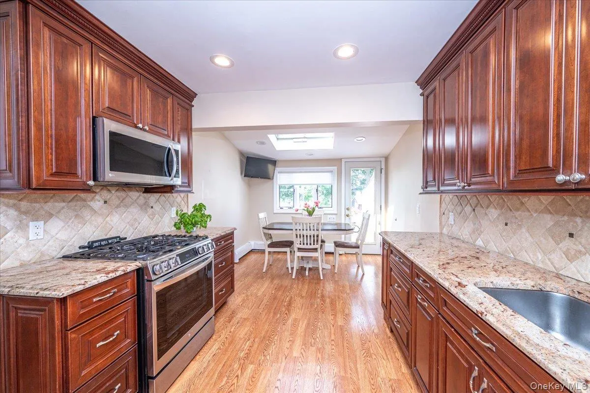 38 Colony Lane, Oyster Bay, NY, 3 Bedrooms Bedrooms, 6 Rooms Rooms,2 BathroomsBathrooms,Residential,For Rent,Colony,0,1036380 38 Colony Lane, Oyster Bay, NY, 3 Bedrooms Bedrooms, 6 Rooms Rooms,2 BathroomsBathrooms,Residential,For Rent,Colony,0,1036380