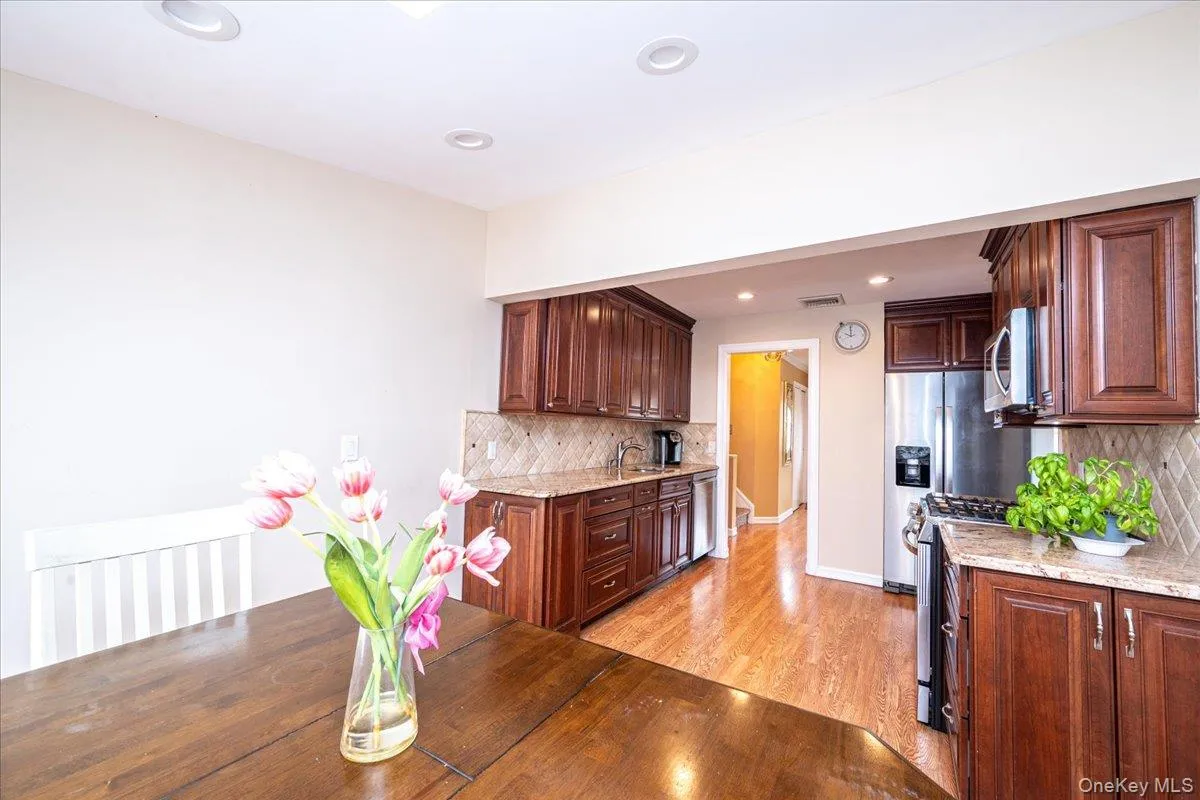 38 Colony Lane, Oyster Bay, NY, 3 Bedrooms Bedrooms, 6 Rooms Rooms,2 BathroomsBathrooms,Residential,For Rent,Colony,0,1036380 38 Colony Lane, Oyster Bay, NY, 3 Bedrooms Bedrooms, 6 Rooms Rooms,2 BathroomsBathrooms,Residential,For Rent,Colony,0,1036380