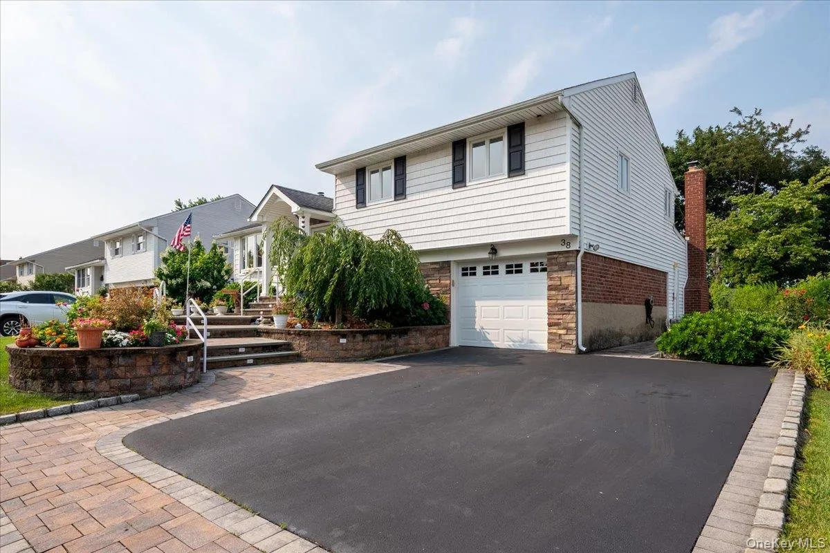 38 Colony Lane, Oyster Bay, NY, 3 Bedrooms Bedrooms, 6 Rooms Rooms,2 BathroomsBathrooms,Residential,For Rent,Colony,0,1036380 38 Colony Lane, Oyster Bay, NY, 3 Bedrooms Bedrooms, 6 Rooms Rooms,2 BathroomsBathrooms,Residential,For Rent,Colony,0,1036380