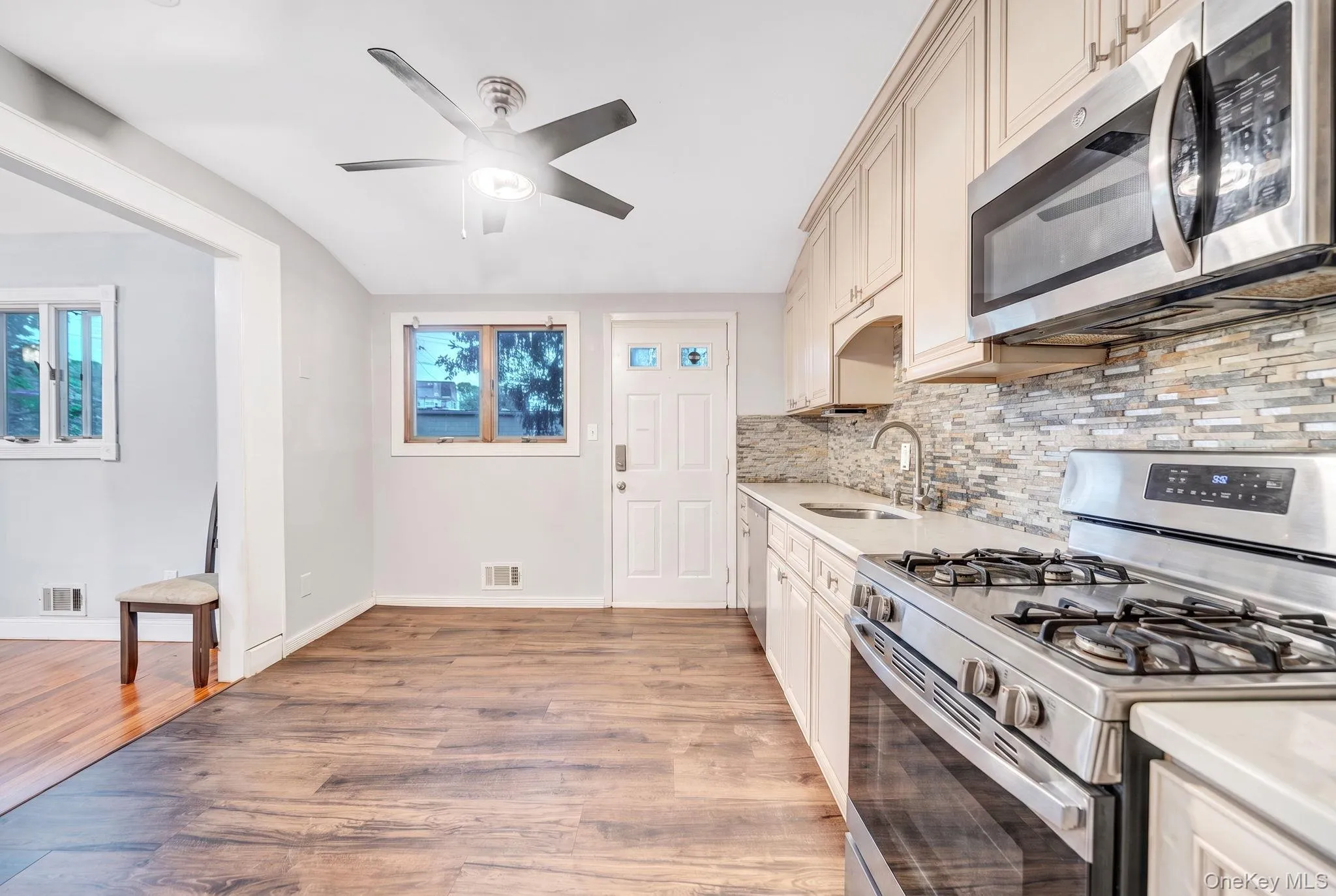 21 University Drive, Brookhaven, NY, 4 Bedrooms Bedrooms, 11 Rooms Rooms,2 BathroomsBathrooms,Residential,For Rent,University,0,1036382 21 University Drive, Brookhaven, NY, 4 Bedrooms Bedrooms, 11 Rooms Rooms,2 BathroomsBathrooms,Residential,For Rent,University,0,1036382