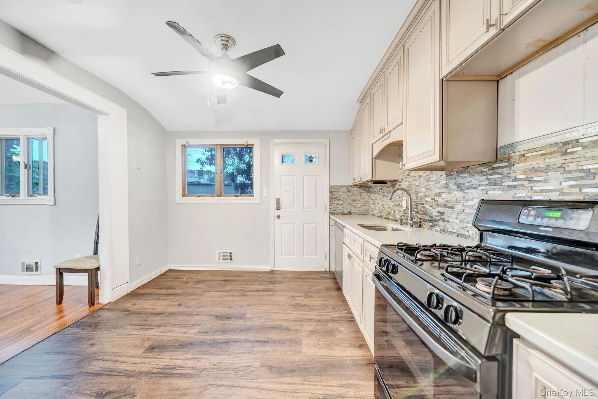 21 University Drive, Brookhaven, NY, 4 Bedrooms Bedrooms, 11 Rooms Rooms,2 BathroomsBathrooms,Residential,For Rent,University,0,1036382 21 University Drive, Brookhaven, NY, 4 Bedrooms Bedrooms, 11 Rooms Rooms,2 BathroomsBathrooms,Residential,For Rent,University,0,1036382