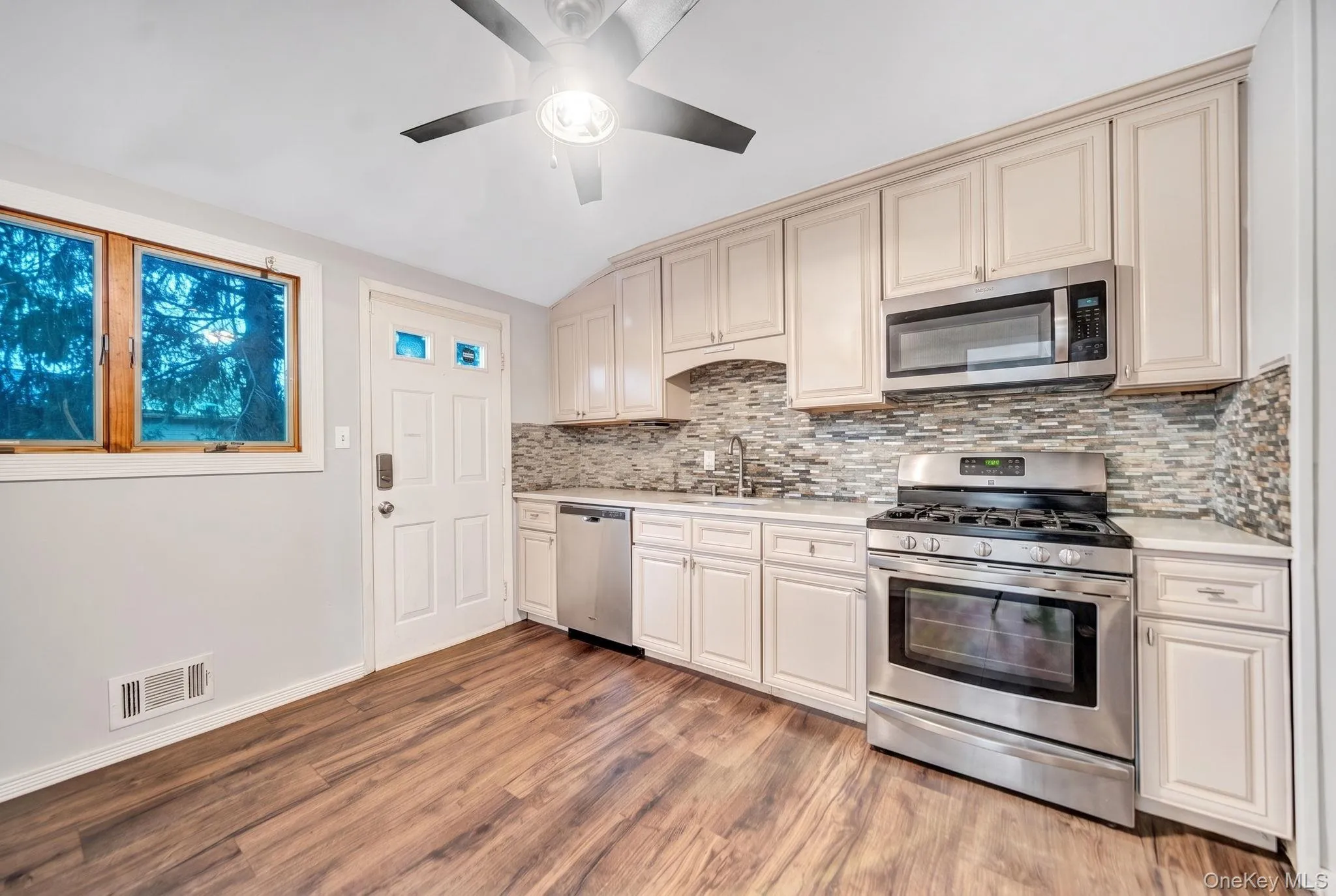 21 University Drive, Brookhaven, NY, 4 Bedrooms Bedrooms, 11 Rooms Rooms,2 BathroomsBathrooms,Residential,For Rent,University,0,1036382 21 University Drive, Brookhaven, NY, 4 Bedrooms Bedrooms, 11 Rooms Rooms,2 BathroomsBathrooms,Residential,For Rent,University,0,1036382