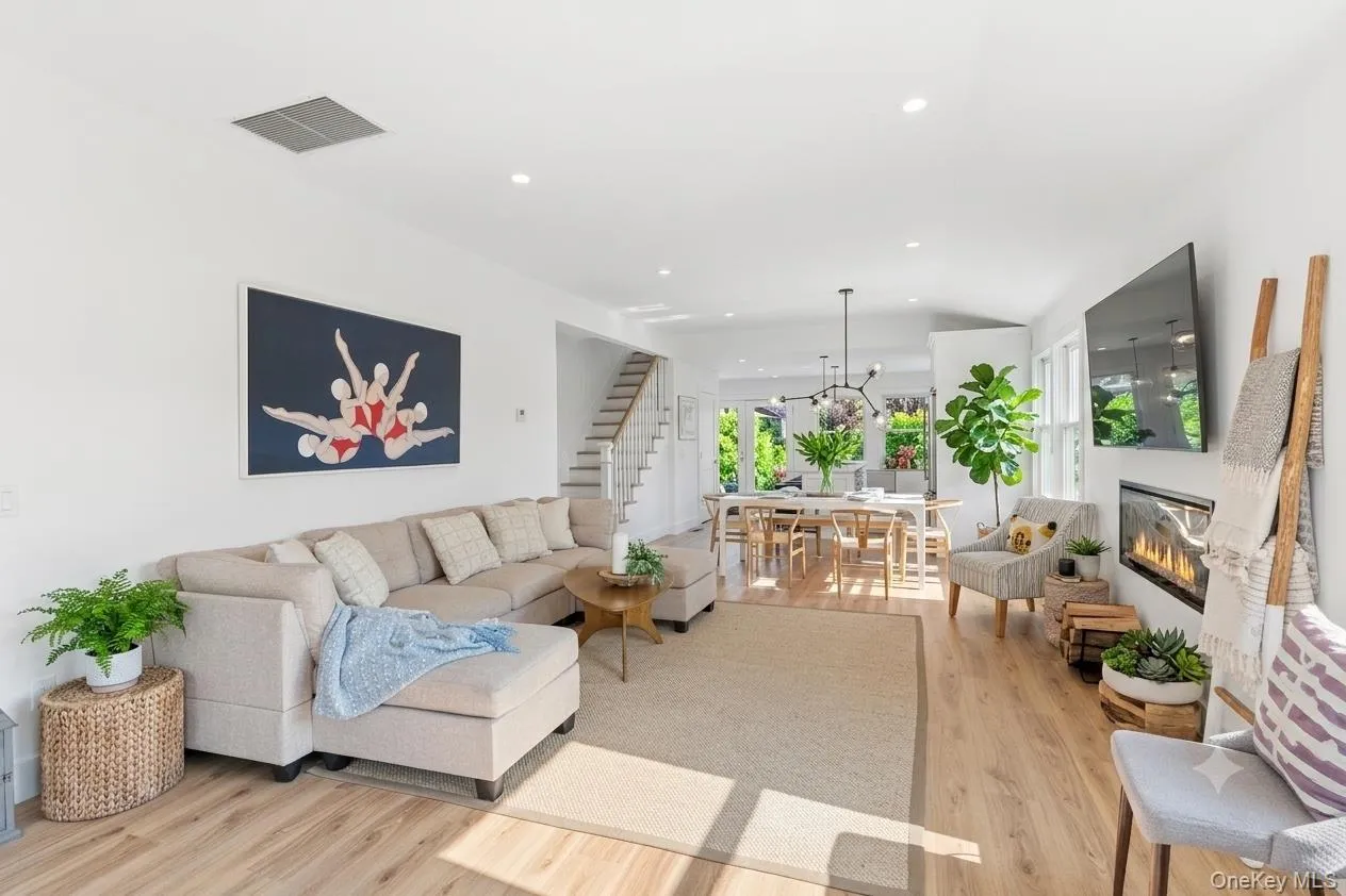 800 Dune Road, Southampton, NY, 3 Bedrooms Bedrooms, 5 Rooms Rooms,2 BathroomsBathrooms,Residential Lease,For Rent,Dune,0,1036398 800 Dune Road, Southampton, NY, 3 Bedrooms Bedrooms, 5 Rooms Rooms,2 BathroomsBathrooms,Residential Lease,For Rent,Dune,0,1036398