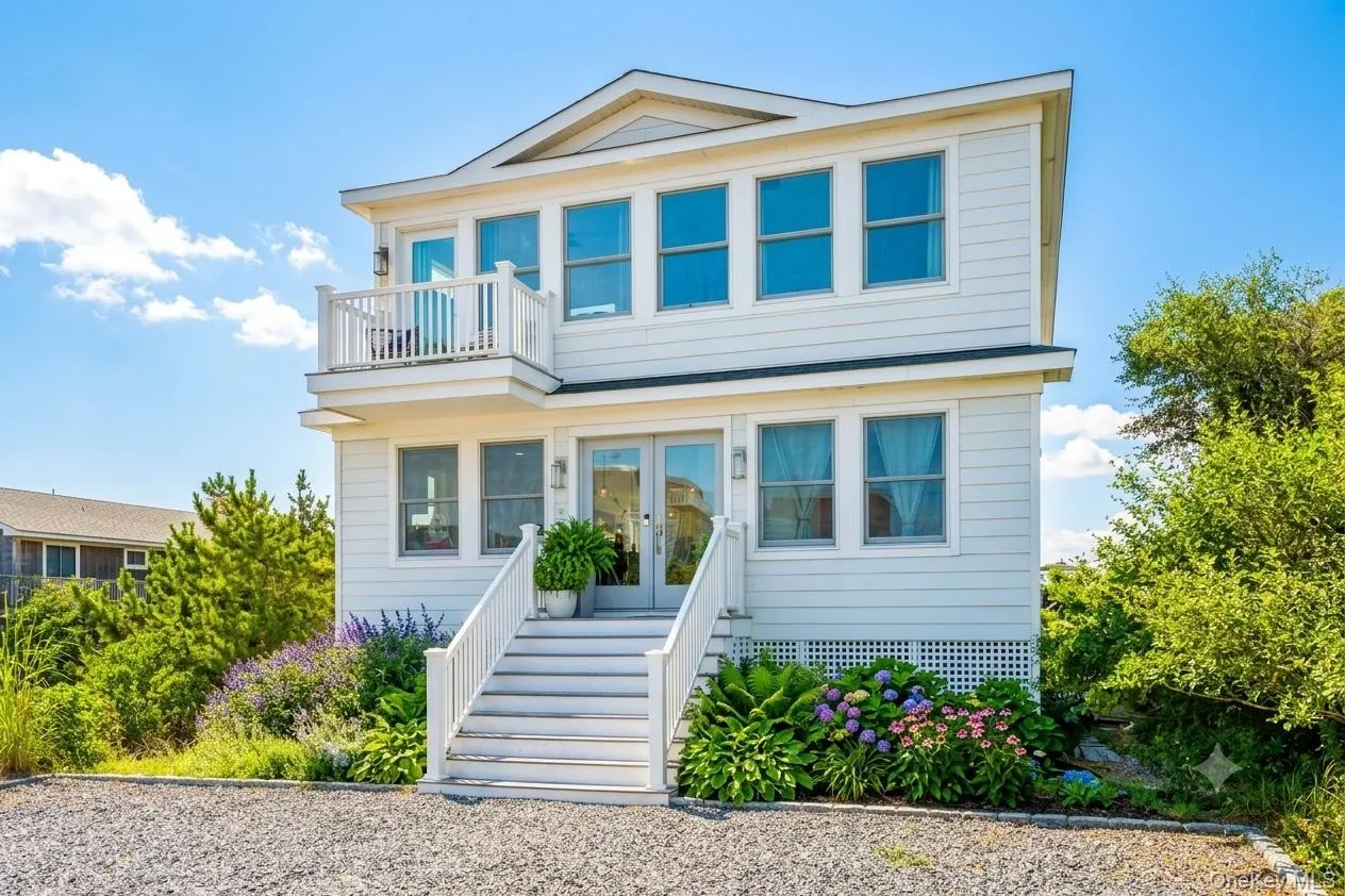 800 Dune Road, Southampton, NY, 3 Bedrooms Bedrooms, 5 Rooms Rooms,2 BathroomsBathrooms,Residential Lease,For Rent,Dune,0,1036398 800 Dune Road, Southampton, NY, 3 Bedrooms Bedrooms, 5 Rooms Rooms,2 BathroomsBathrooms,Residential Lease,For Rent,Dune,0,1036398