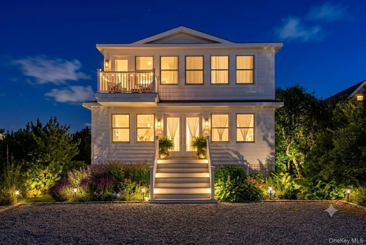 800 Dune Road, Southampton, NY, 3 Bedrooms Bedrooms, 5 Rooms Rooms,2 BathroomsBathrooms,Residential Lease,For Rent,Dune,0,1036398 800 Dune Road, Southampton, NY, 3 Bedrooms Bedrooms, 5 Rooms Rooms,2 BathroomsBathrooms,Residential Lease,For Rent,Dune,0,1036398