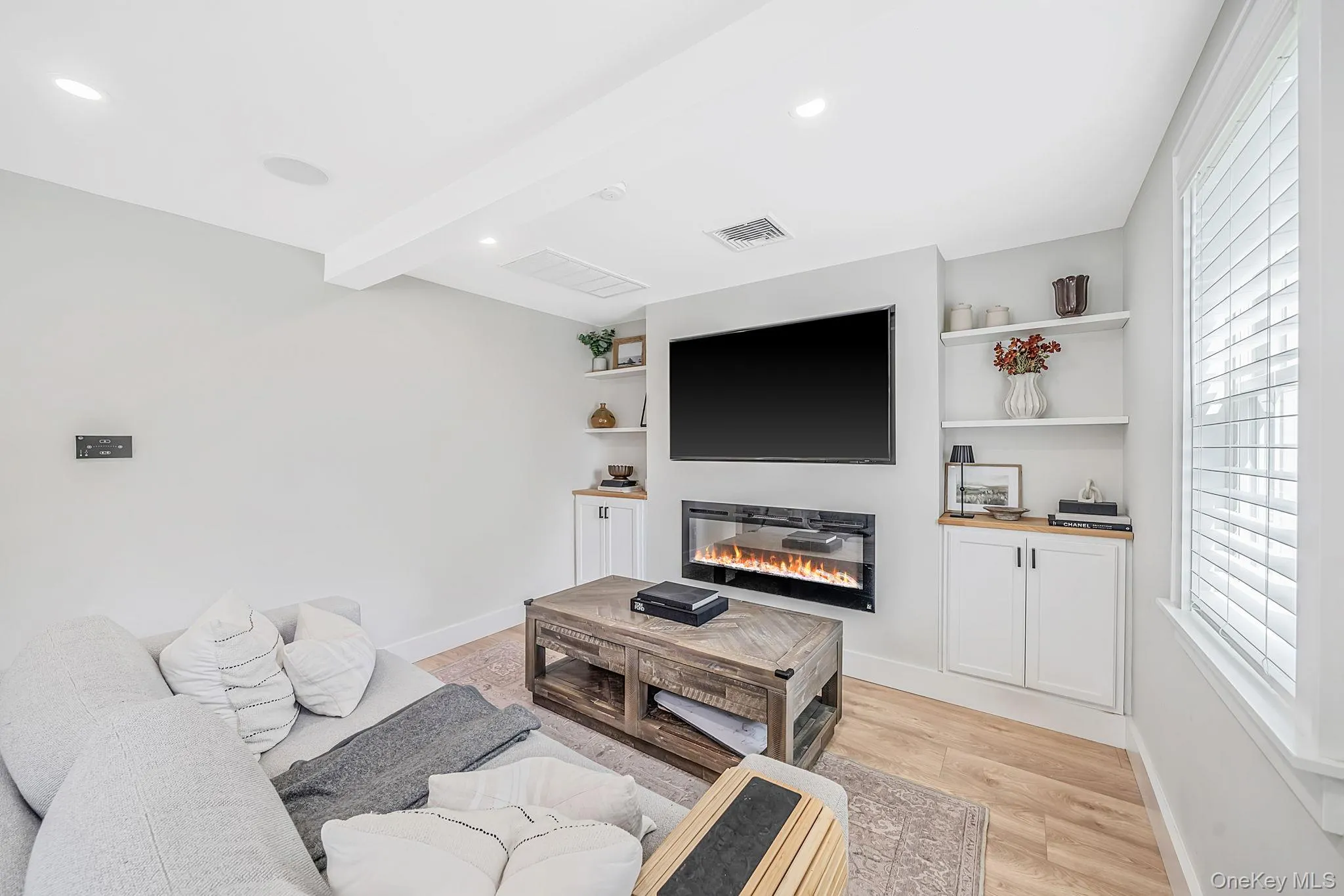 36 Mayflower Avenue, Smithtown, NY, 3 Bedrooms Bedrooms, 7 Rooms Rooms,1 BathroomBathrooms,Residential,For Rent,Mayflower,0,1036399 36 Mayflower Avenue, Smithtown, NY, 3 Bedrooms Bedrooms, 7 Rooms Rooms,1 BathroomBathrooms,Residential,For Rent,Mayflower,0,1036399