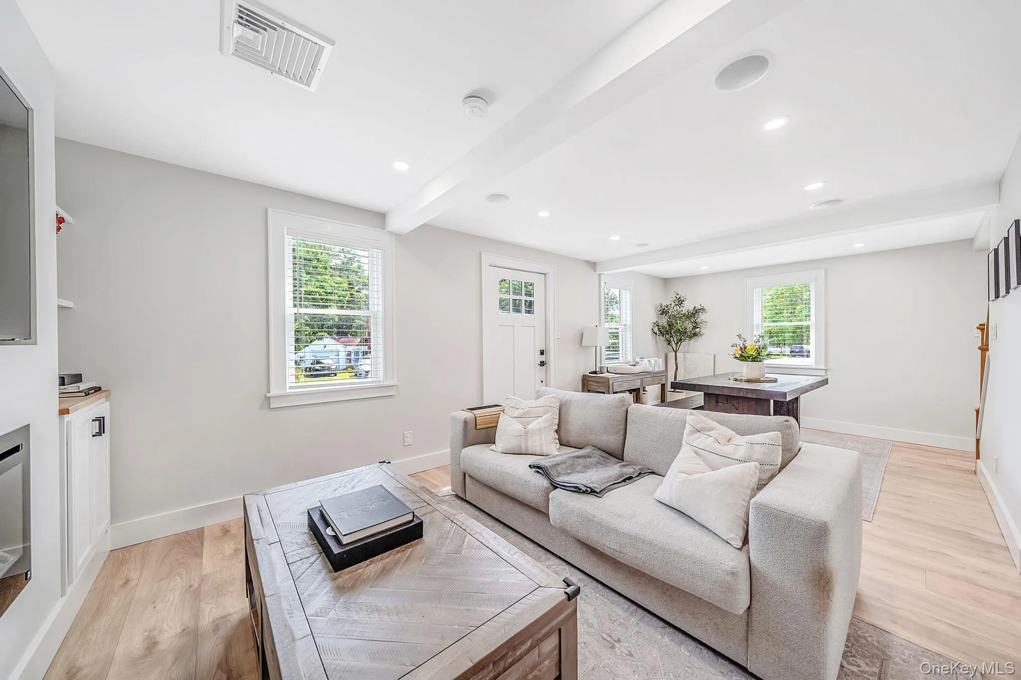 36 Mayflower Avenue, Smithtown, NY, 3 Bedrooms Bedrooms, 7 Rooms Rooms,1 BathroomBathrooms,Residential,For Rent,Mayflower,0,1036399 36 Mayflower Avenue, Smithtown, NY, 3 Bedrooms Bedrooms, 7 Rooms Rooms,1 BathroomBathrooms,Residential,For Rent,Mayflower,0,1036399